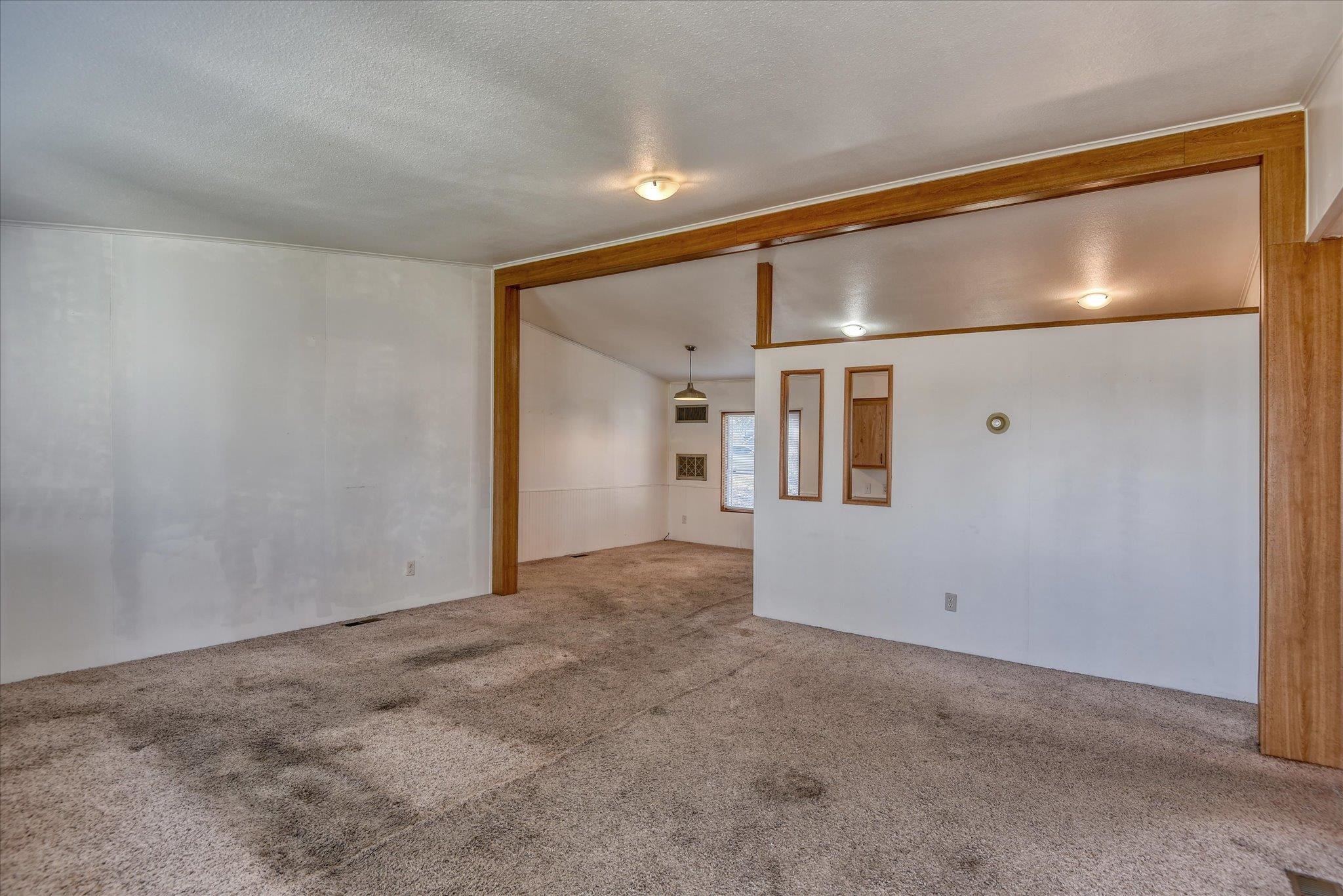 214 S B St - Photo 3