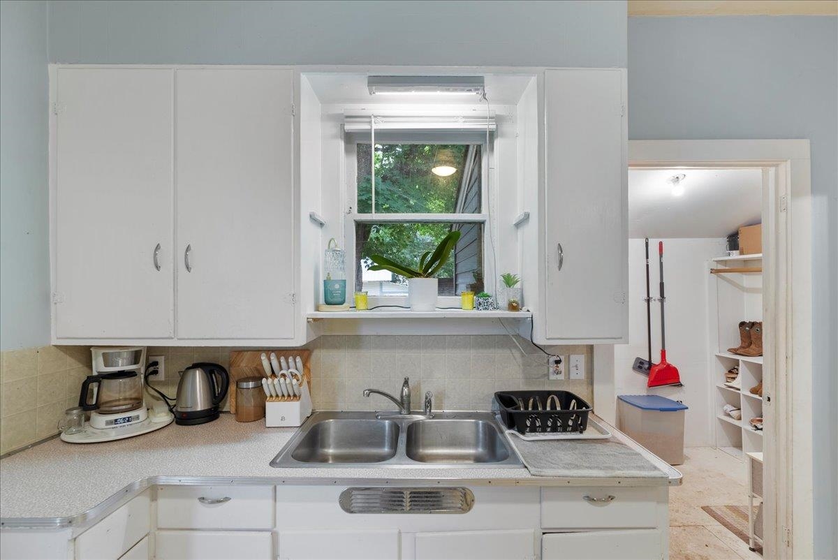 208 S VICTORIA St - Photo 14