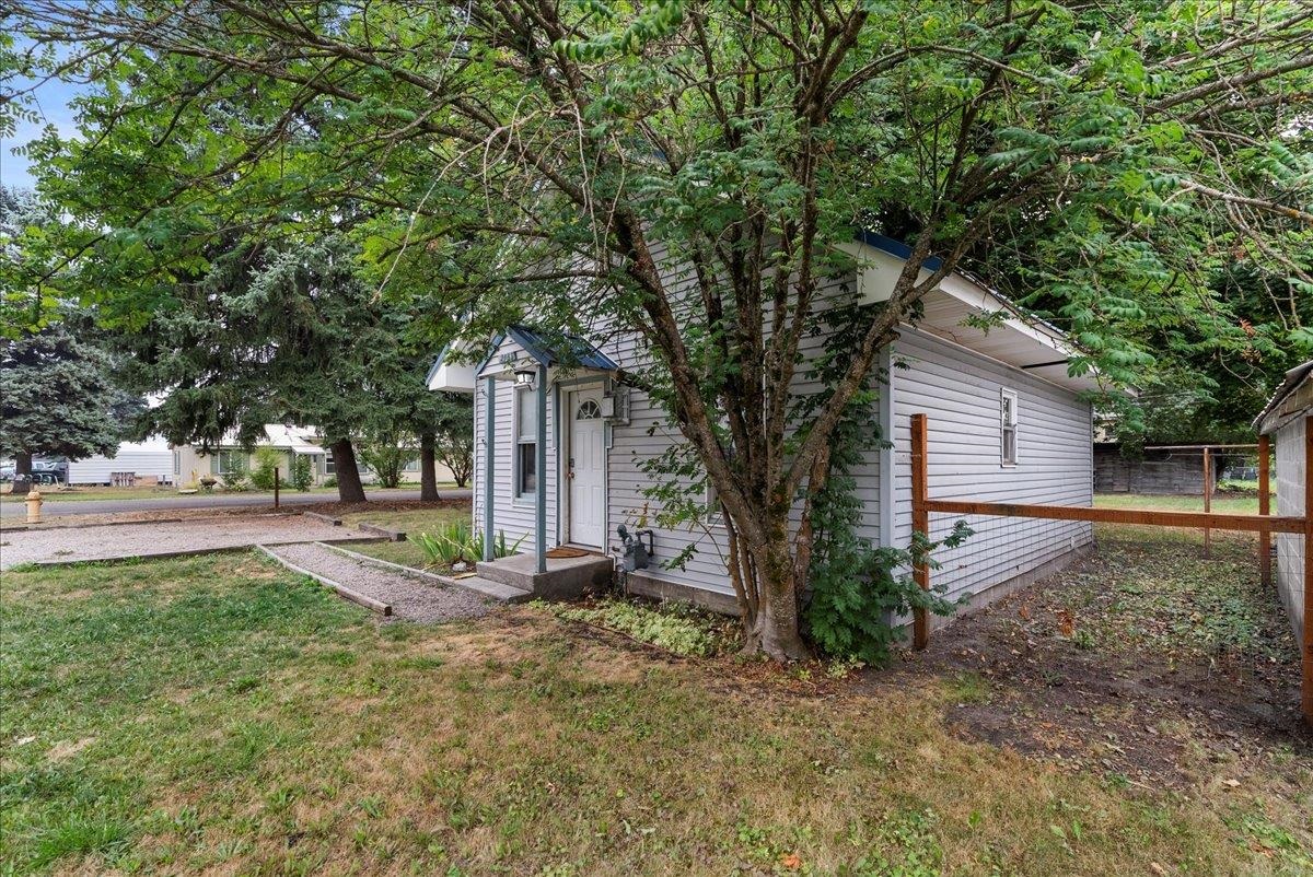 208 S VICTORIA St - Photo 3