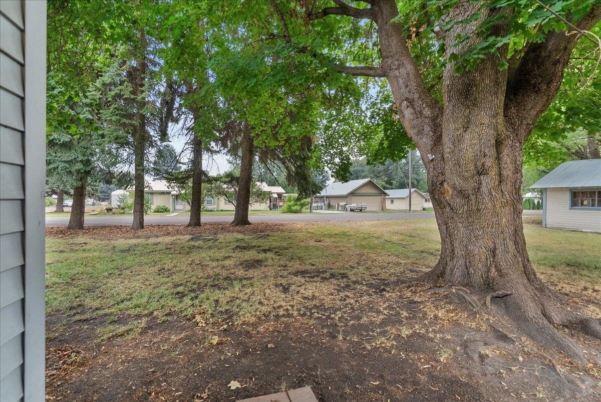 208 S VICTORIA St - Photo 22