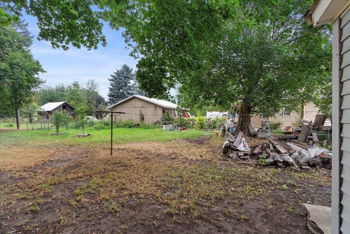 208 S VICTORIA St - Photo 23