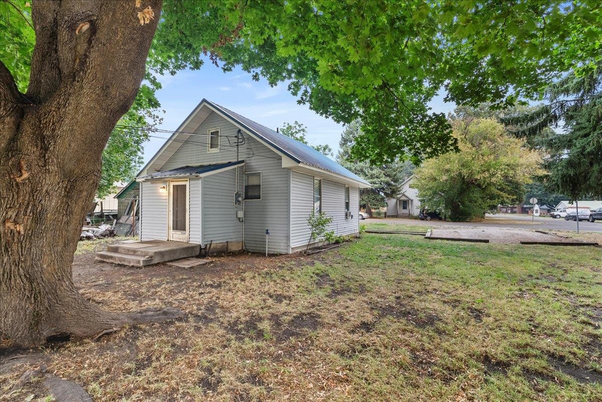 208 S VICTORIA St - Photo 26