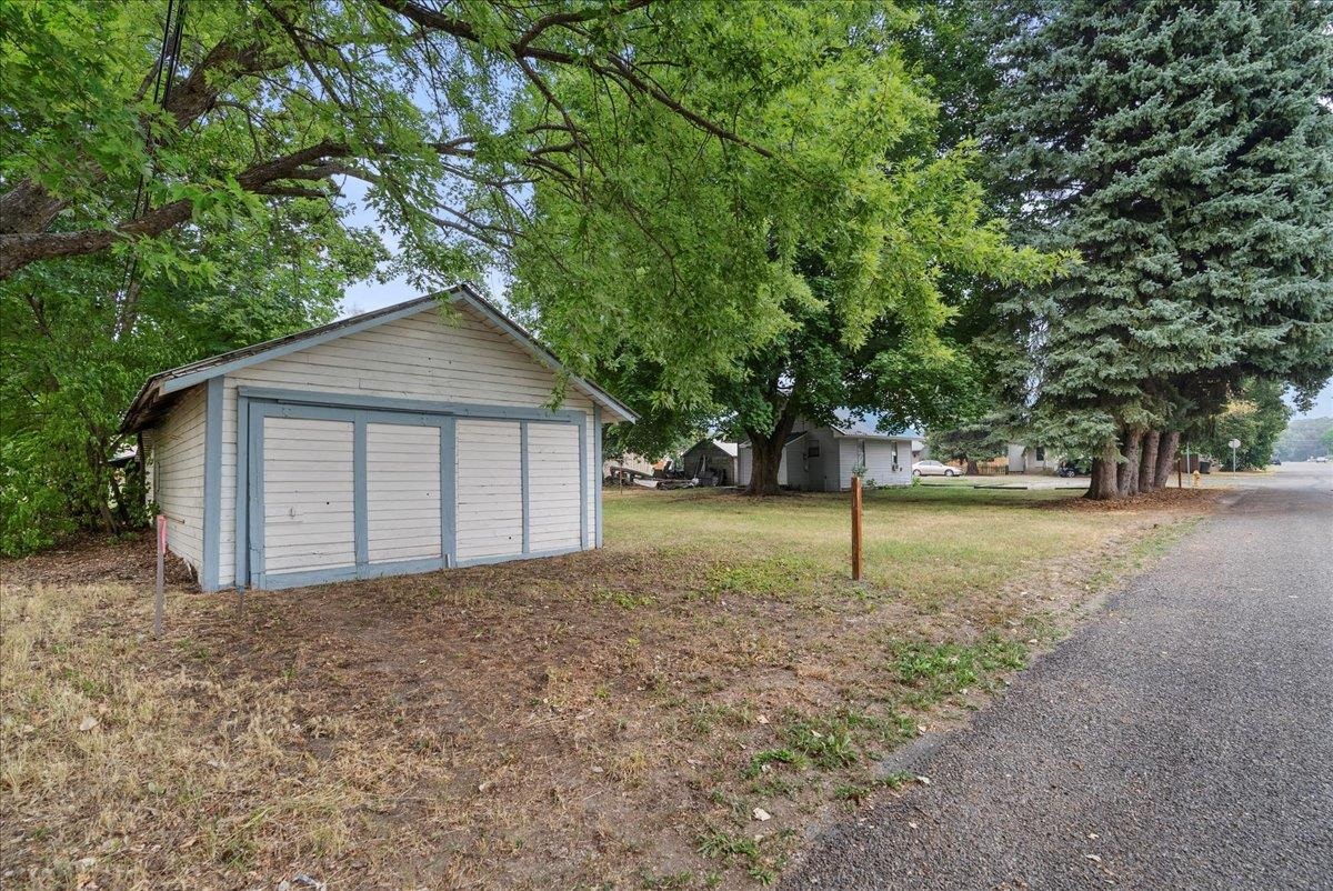 208 S VICTORIA St - Photo 29