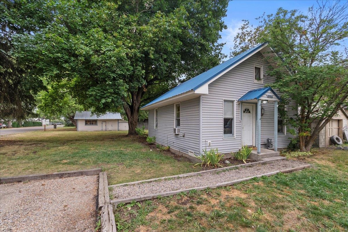 208 S VICTORIA St - Photo 4