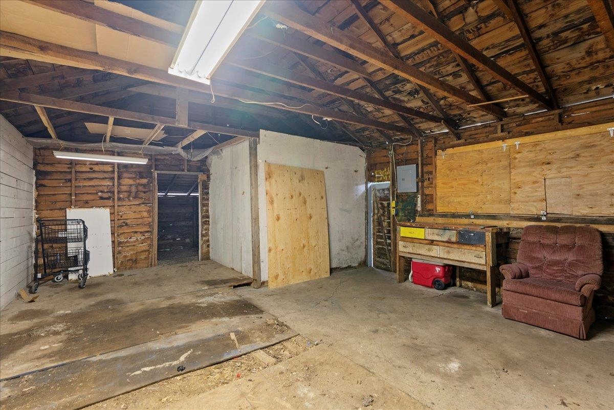 208 S VICTORIA St - Photo 32