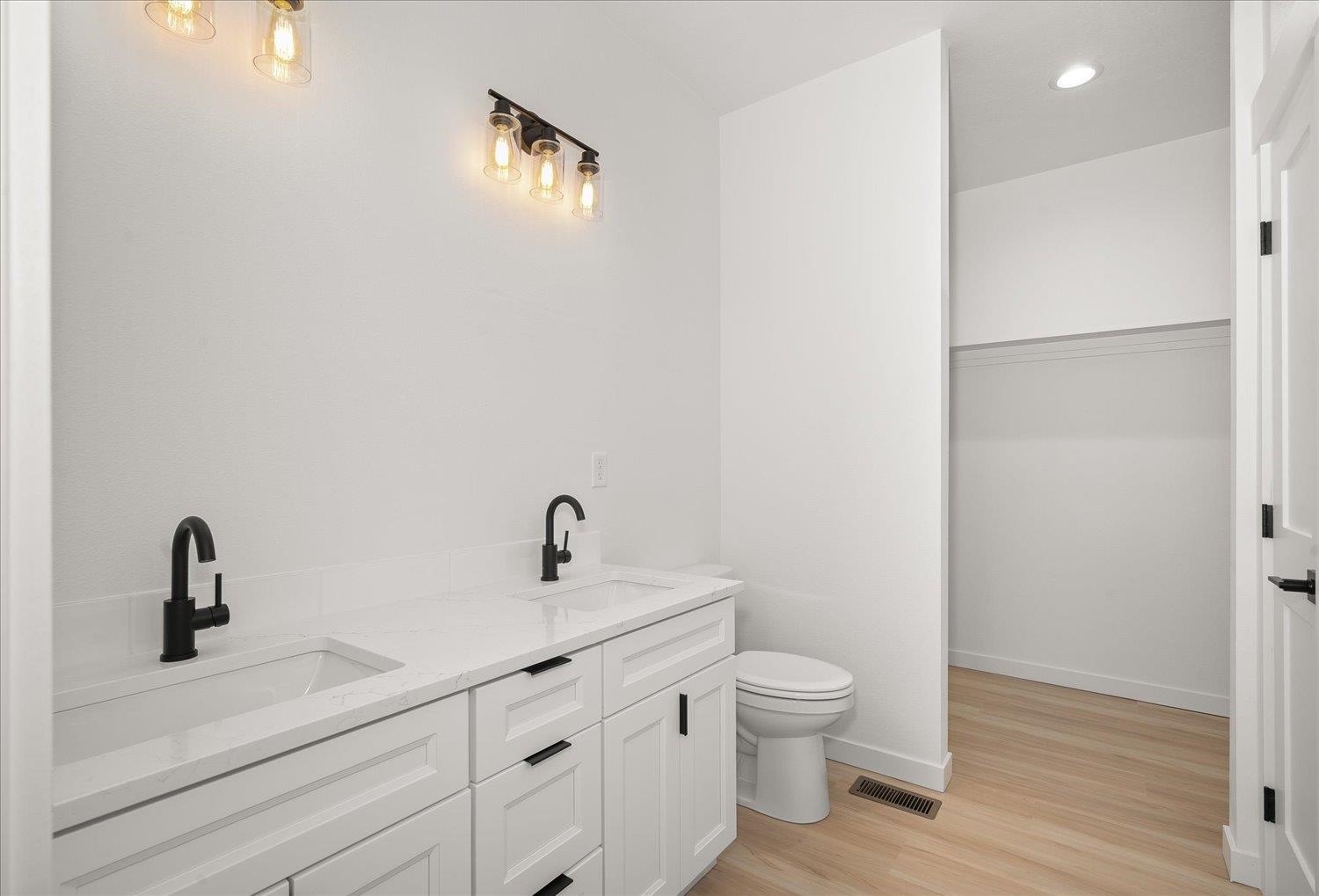 18616 E Riverway Ave - Photo 16
