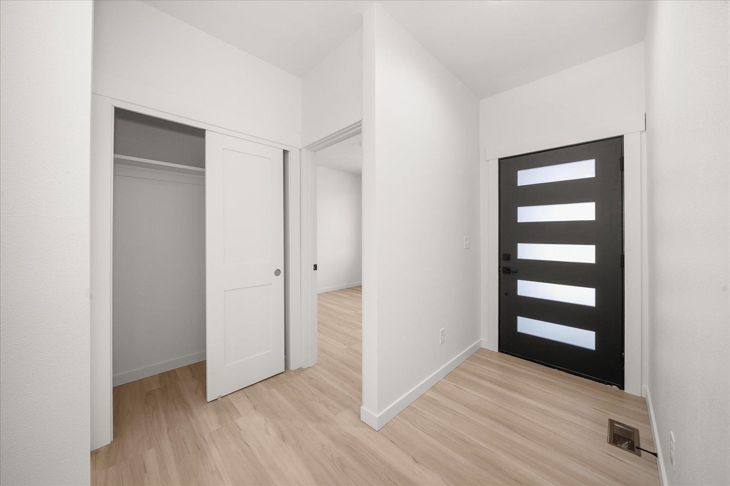 18616 E Riverway Ave - Photo 4