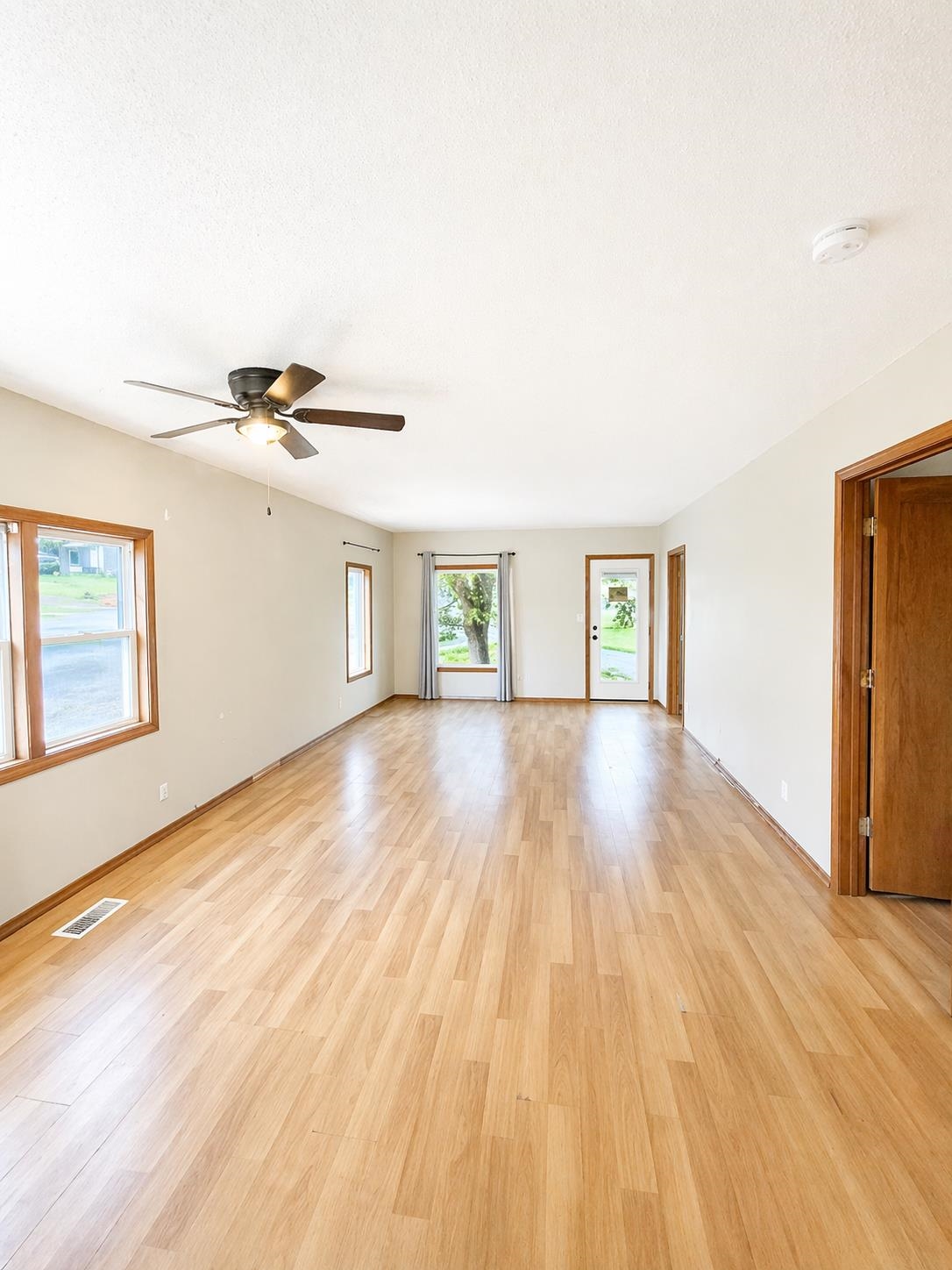 204 N Howard St - Photo 3