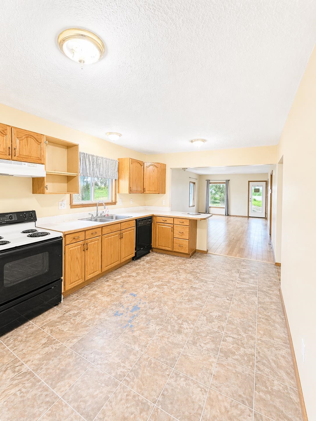 204 N Howard St - Photo 4