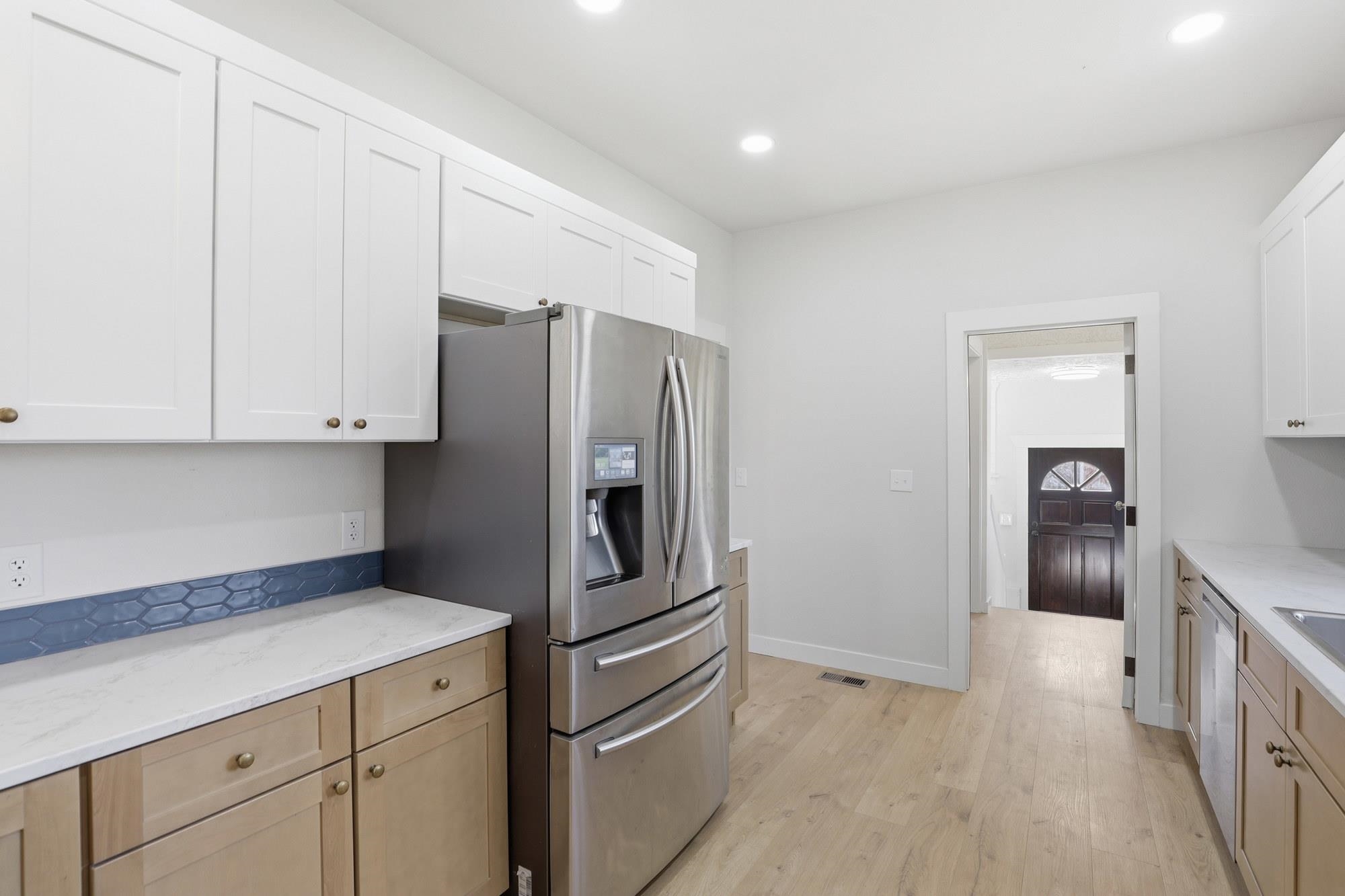 1930 E Marshall Ave - Photo 11