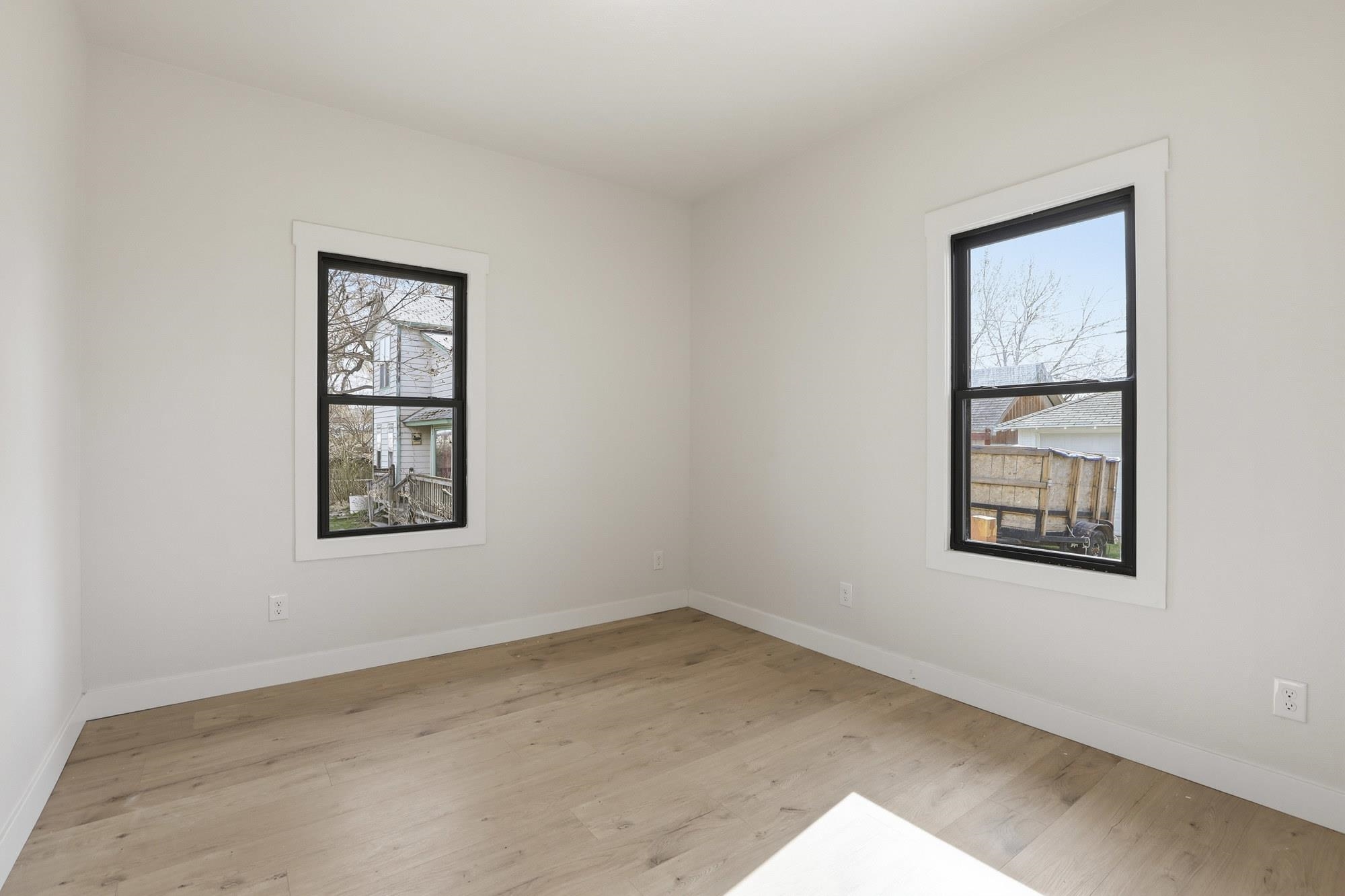 1930 E Marshall Ave - Photo 14