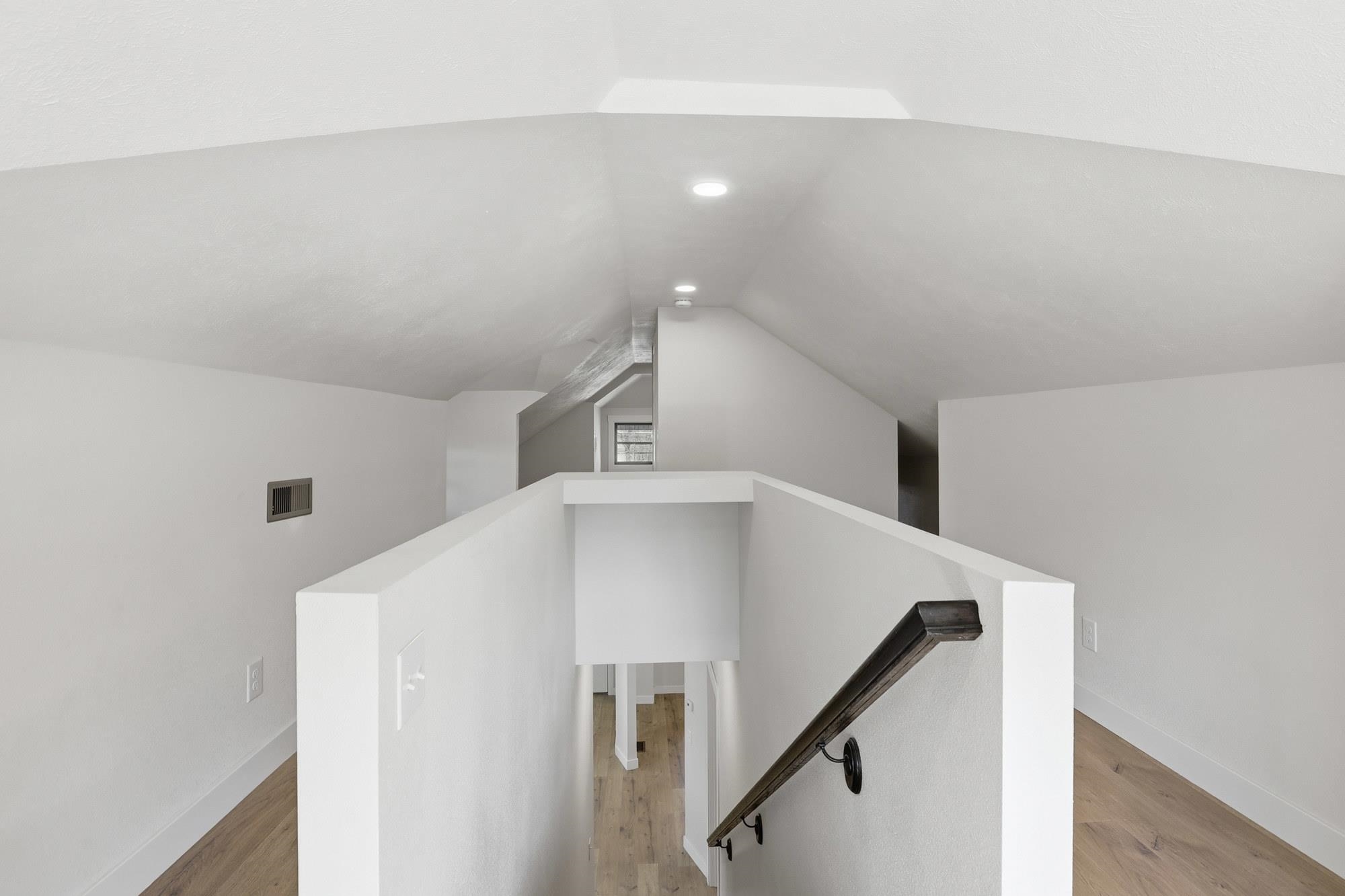 1930 E Marshall Ave - Photo 18