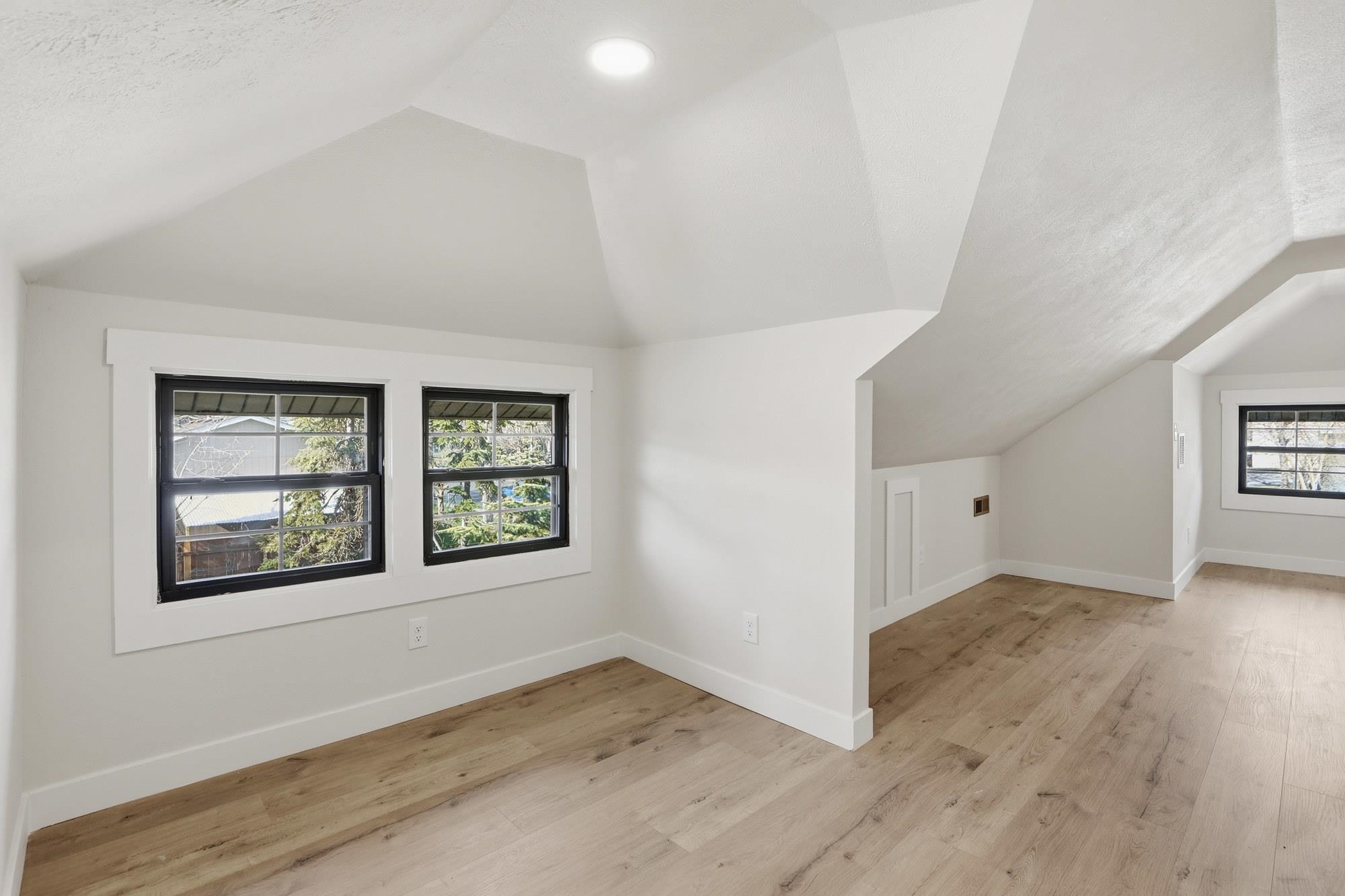 1930 E Marshall Ave - Photo 20