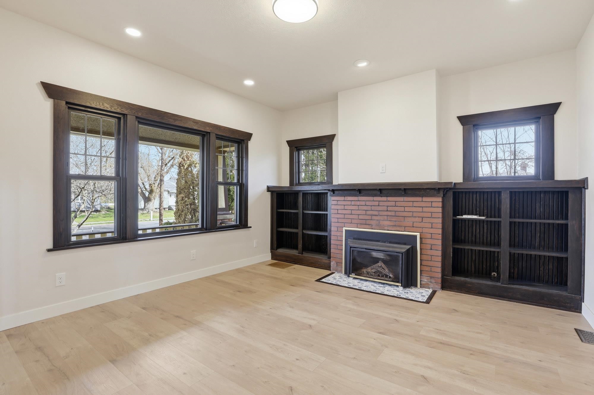 1930 E Marshall Ave - Photo 3