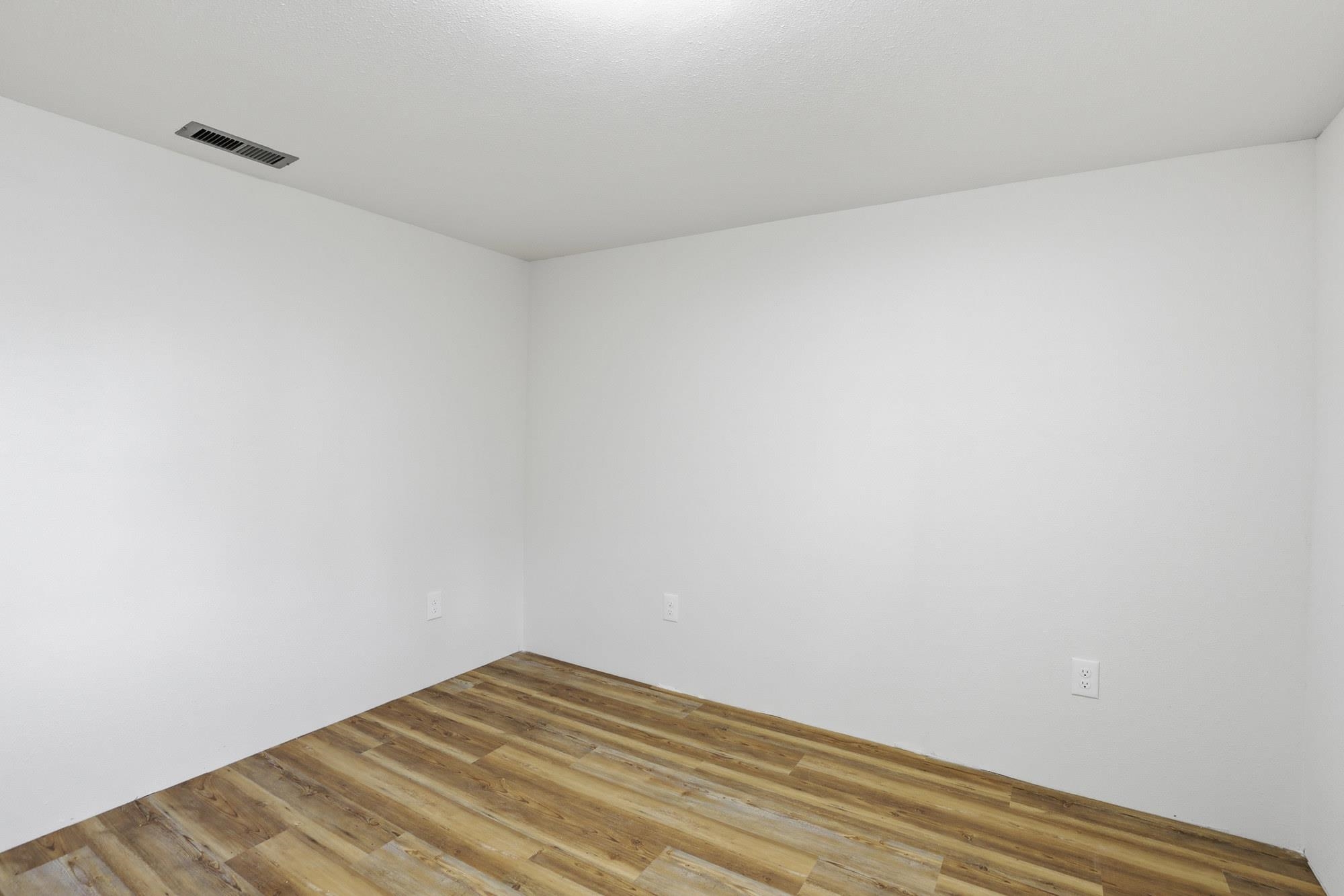 1930 E Marshall Ave - Photo 26