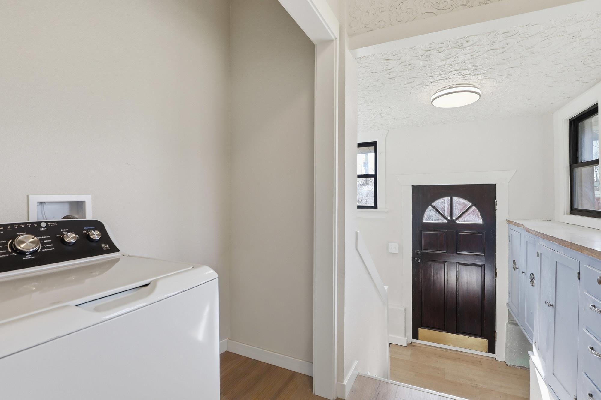 1930 E Marshall Ave - Photo 27