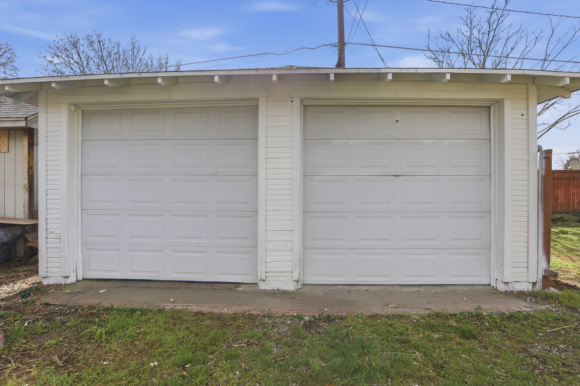 1930 E Marshall Ave - Photo 33