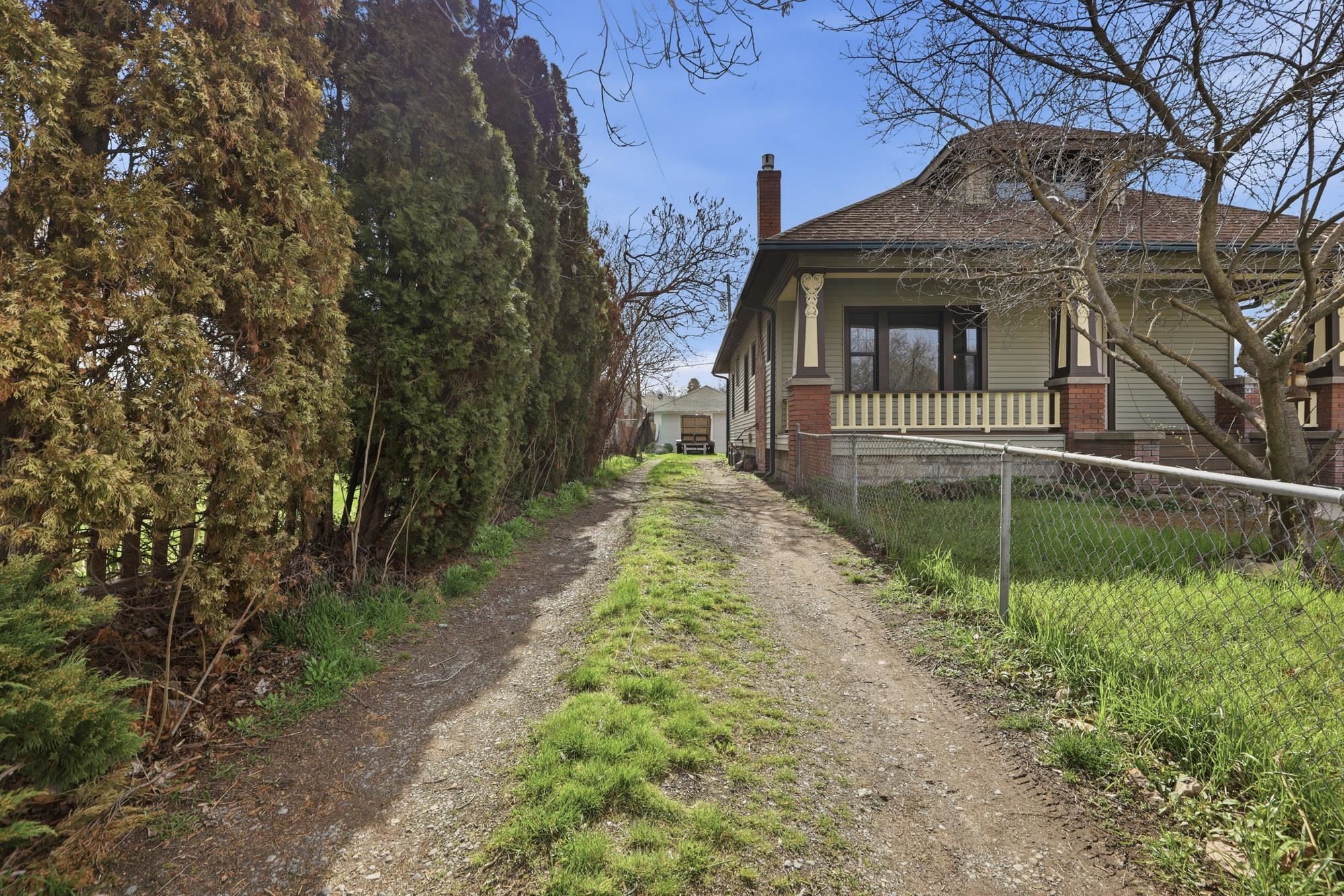 1930 E Marshall Ave - Photo 37