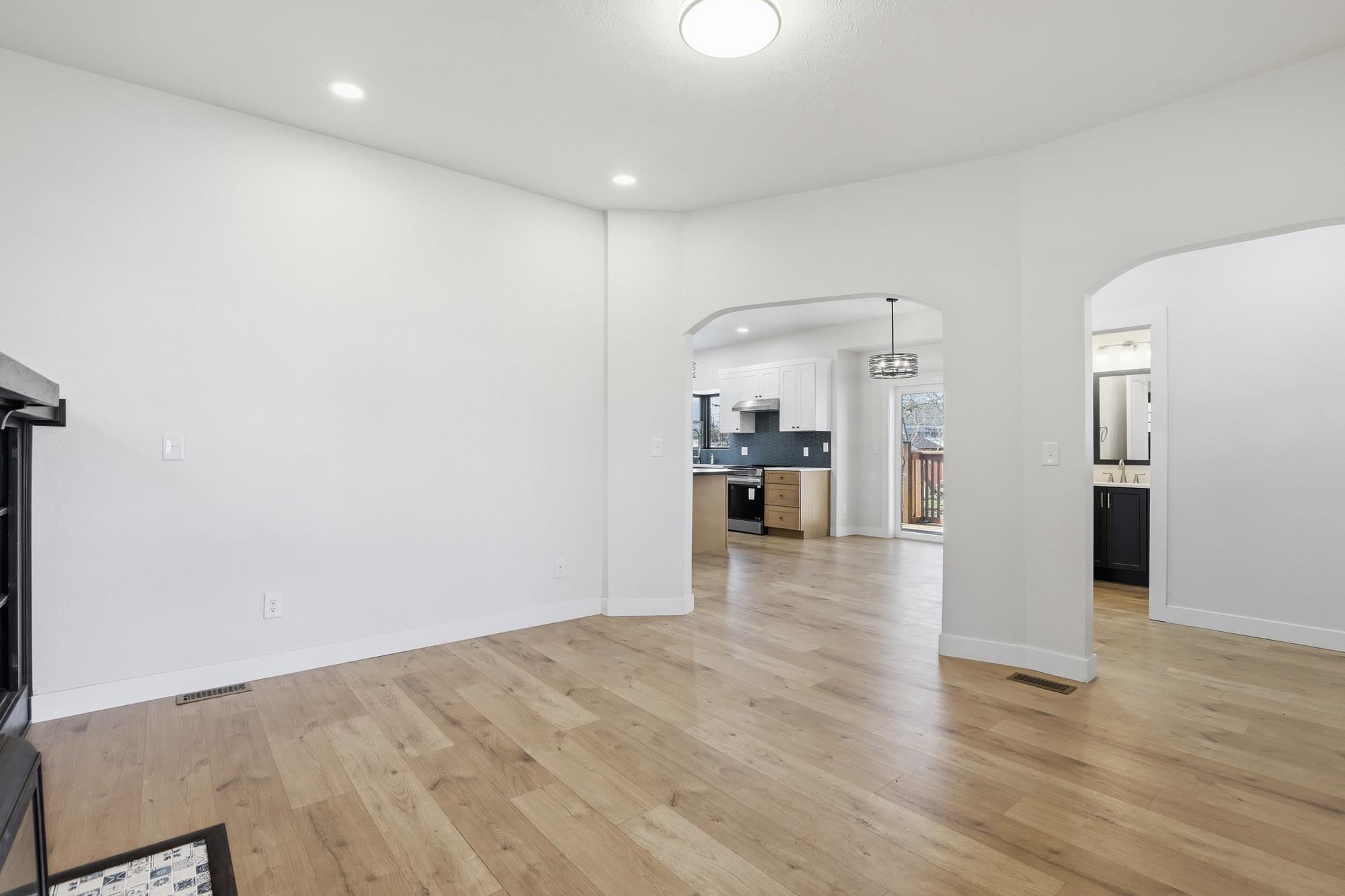 1930 E Marshall Ave - Photo 5