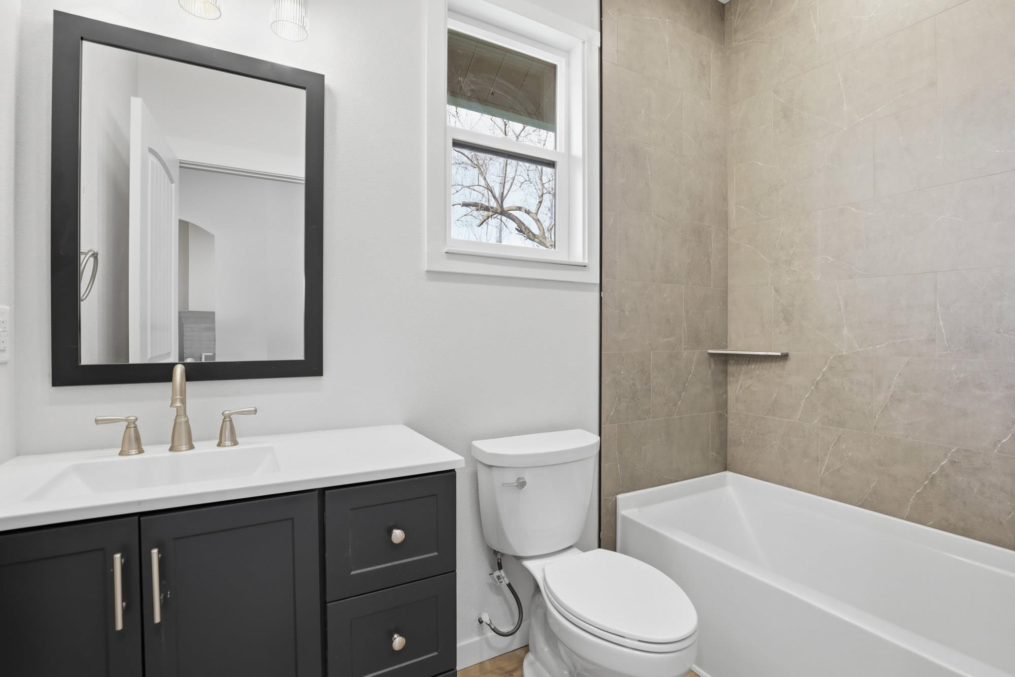1930 E Marshall Ave - Photo 8