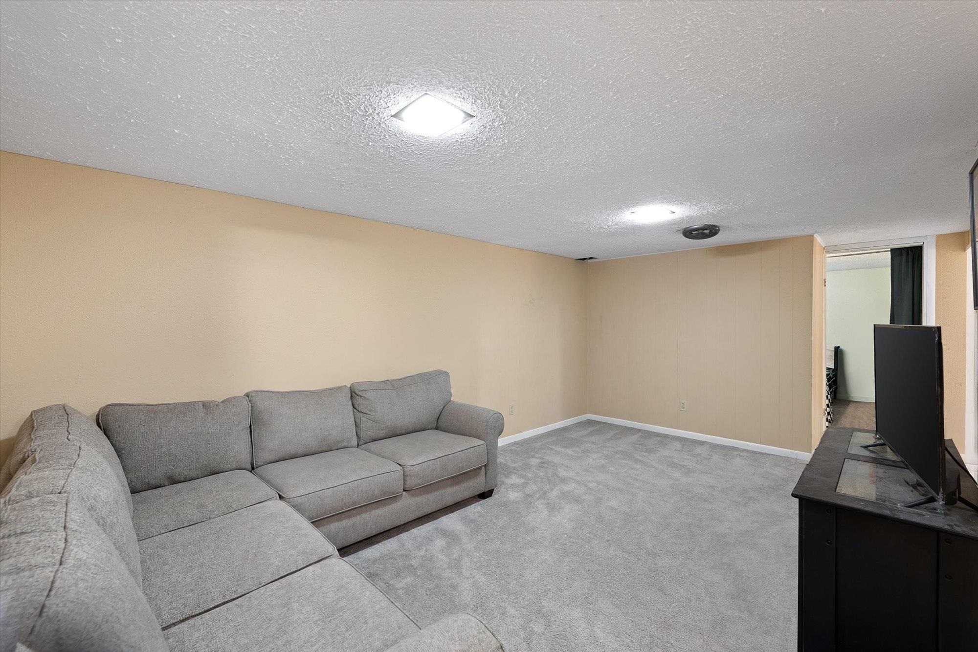 6719 E 9th Ave - Photo 15