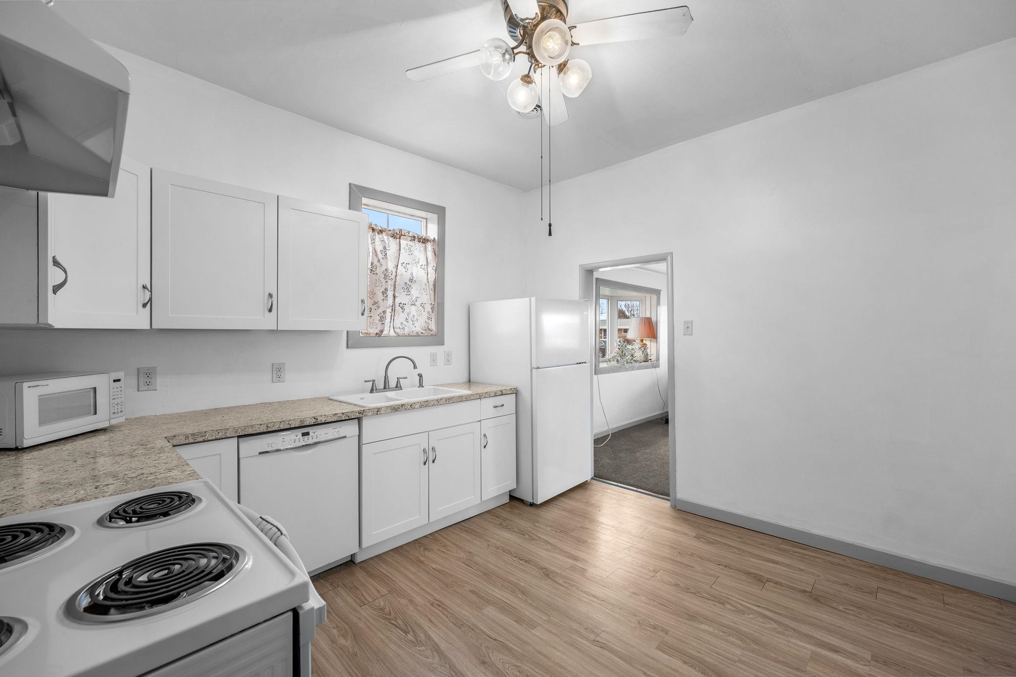 512 W 4th St - Photo 11