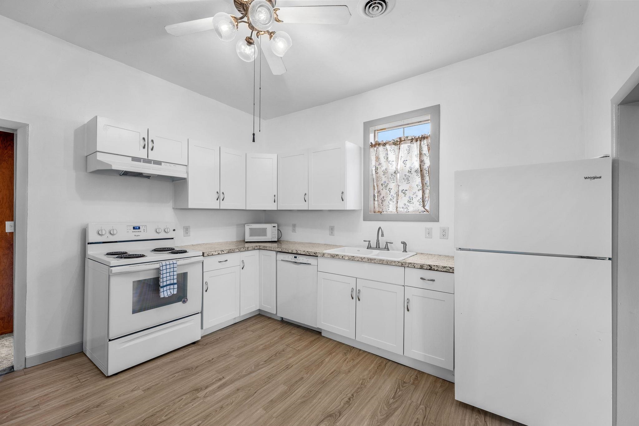 512 W 4th St - Photo 12