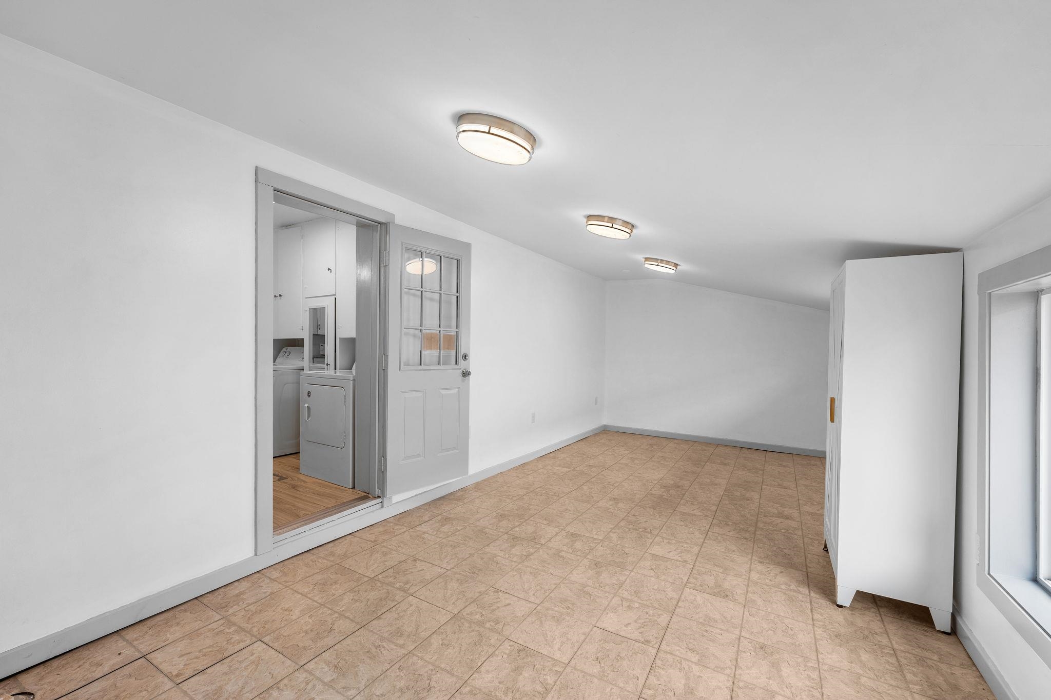 512 W 4th St - Photo 18