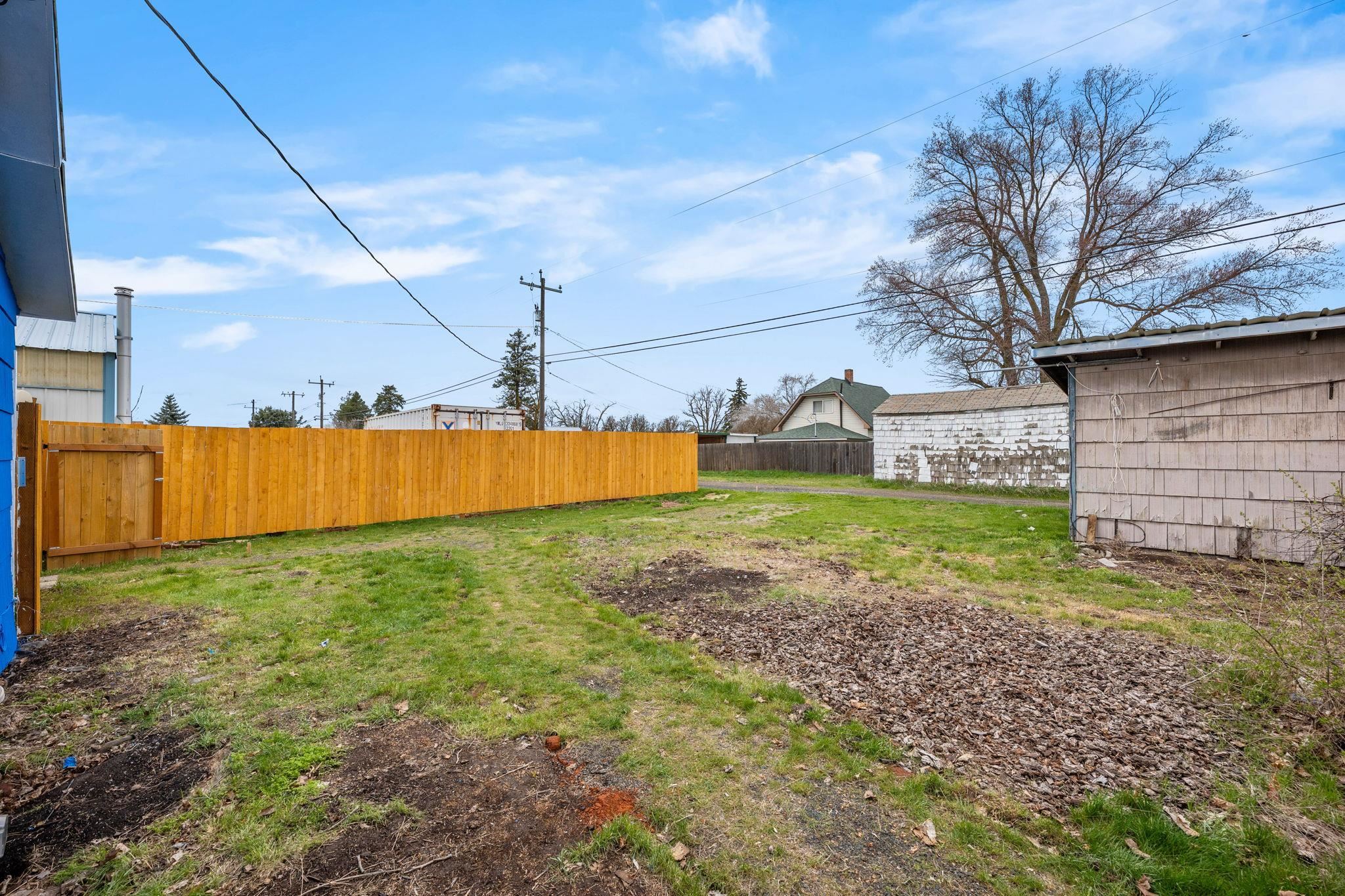 512 W 4th St - Photo 24