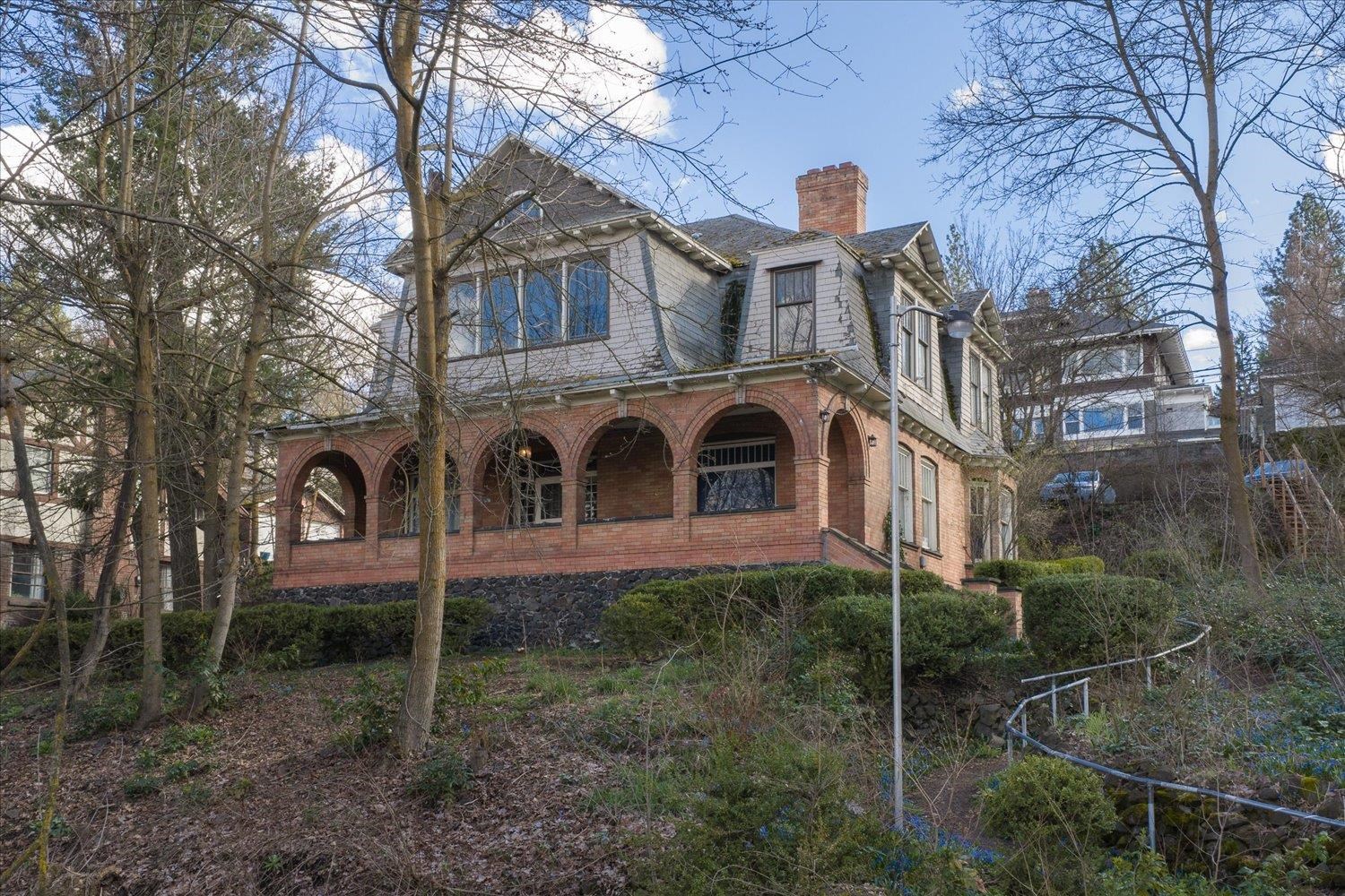 1023 W 6th Ave - Photo 1