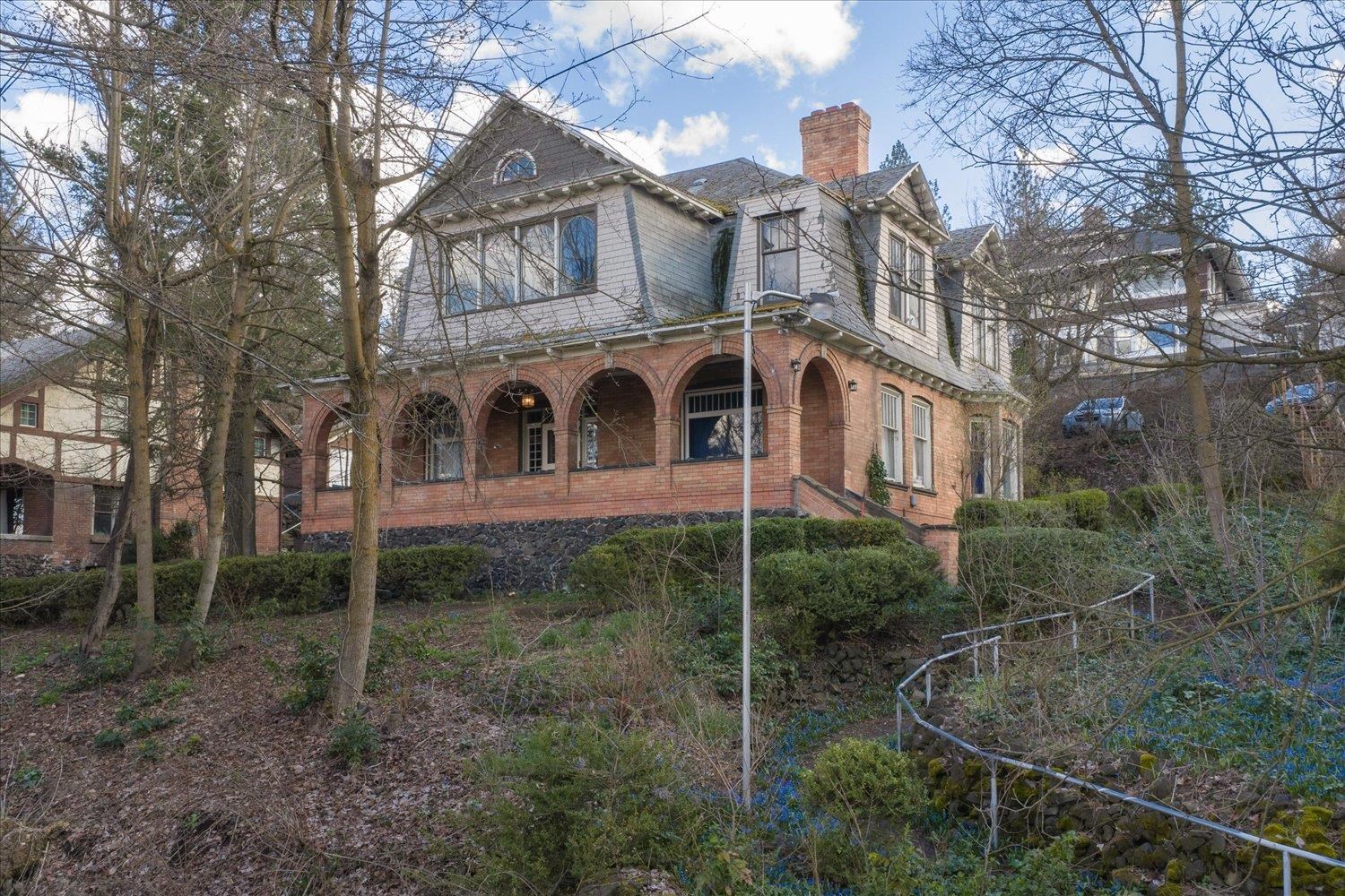 1023 W 6th Ave - Photo 2