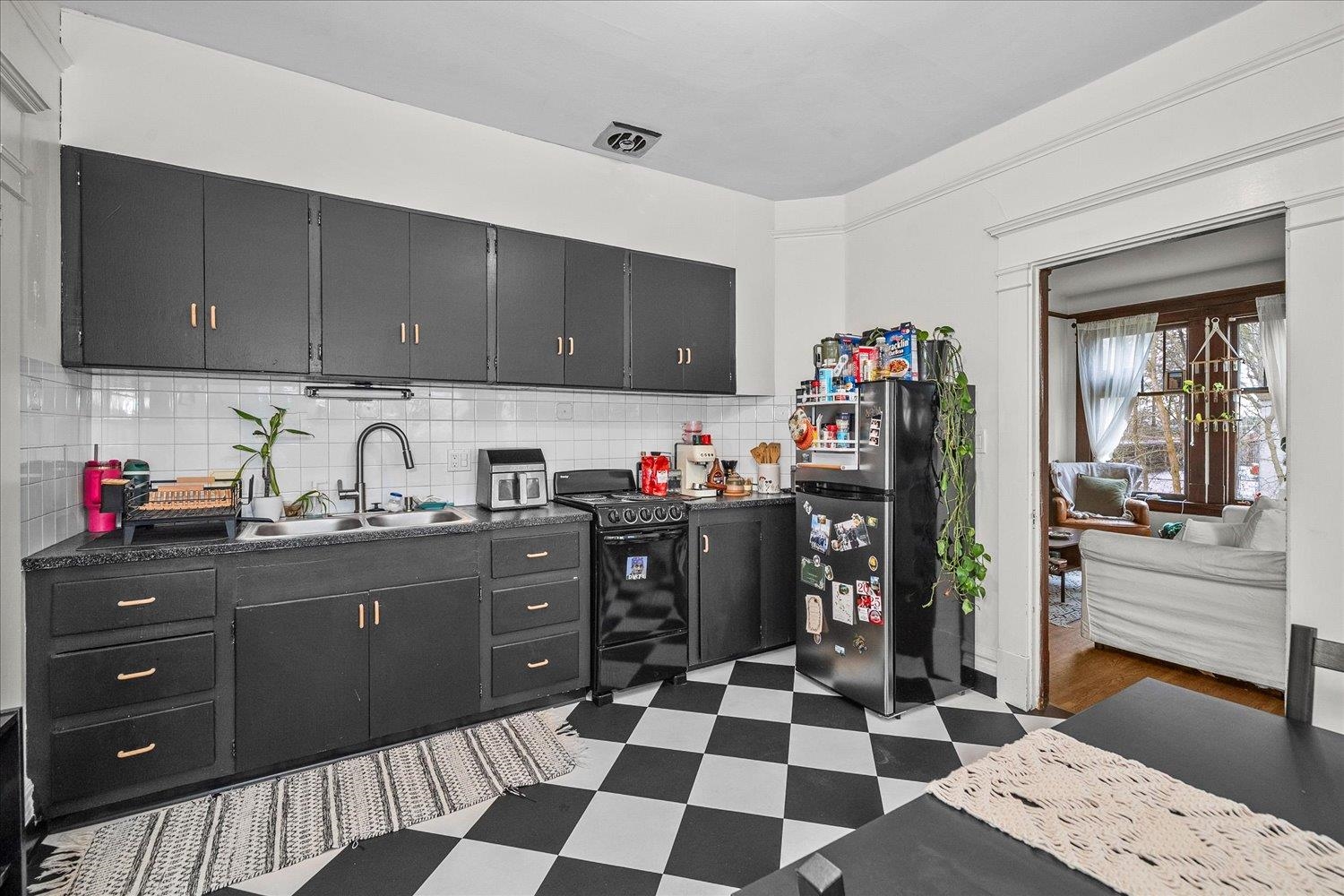 1023 W 6th Ave - Photo 21