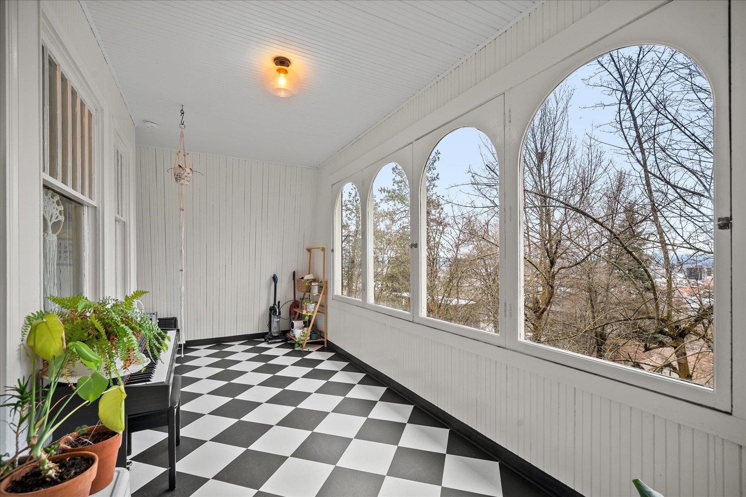 1023 W 6th Ave - Photo 24