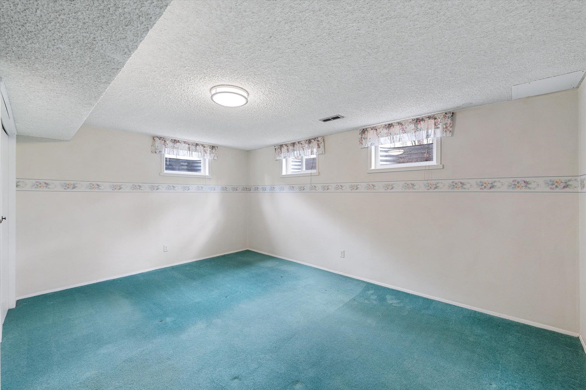 11813 N Normandie St - Photo 23