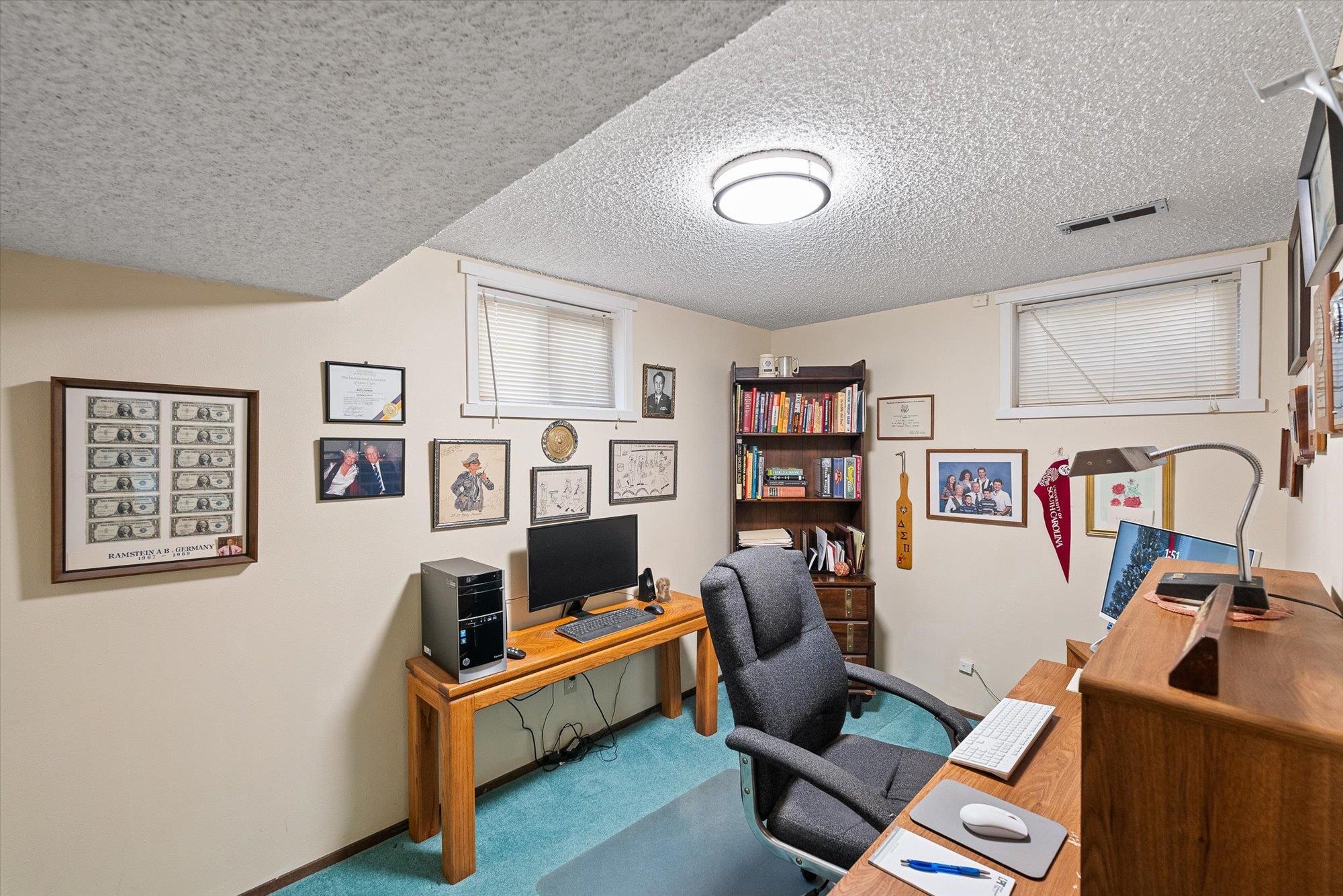11813 N Normandie St - Photo 30