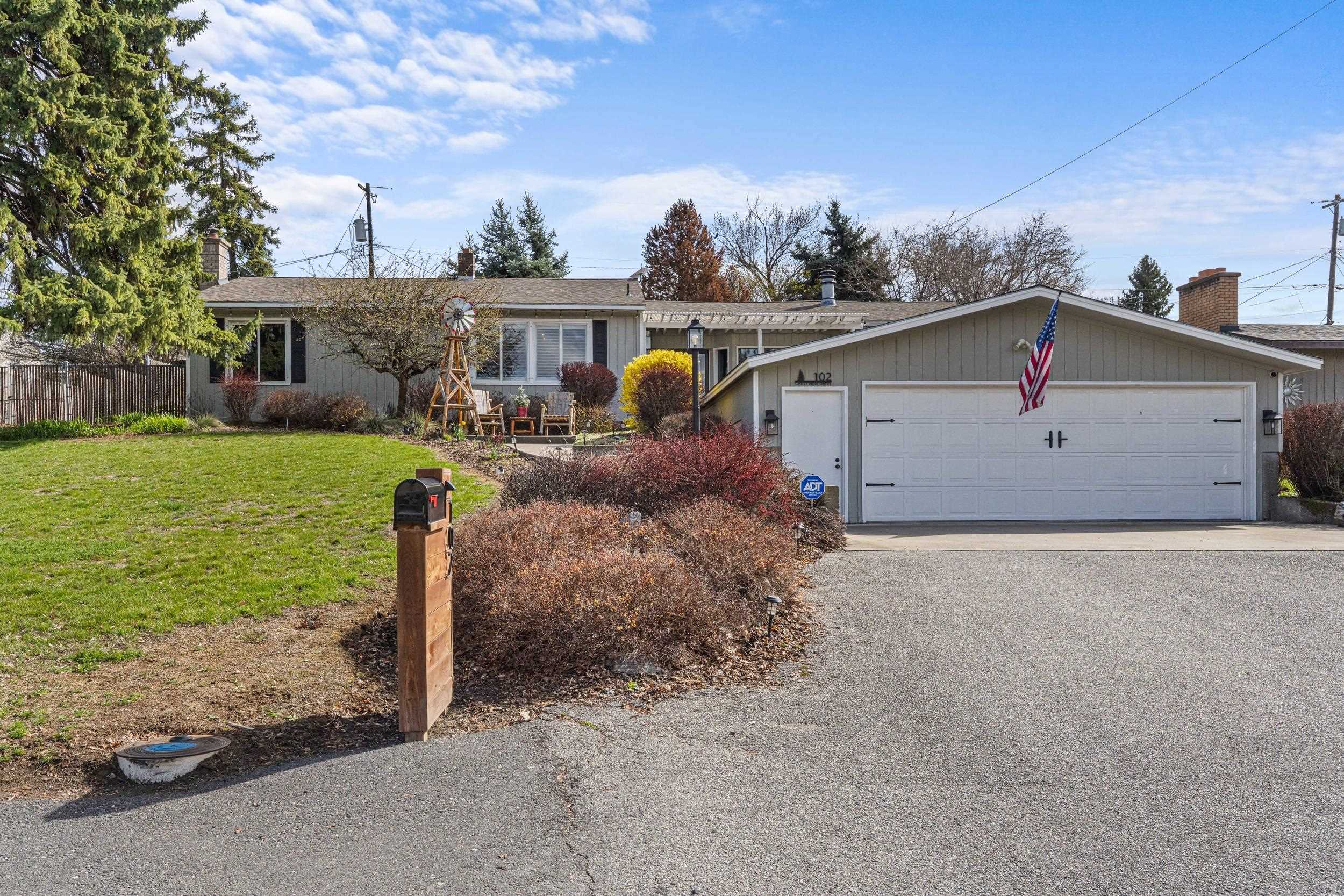 102 Crestview Dr - Photo 1