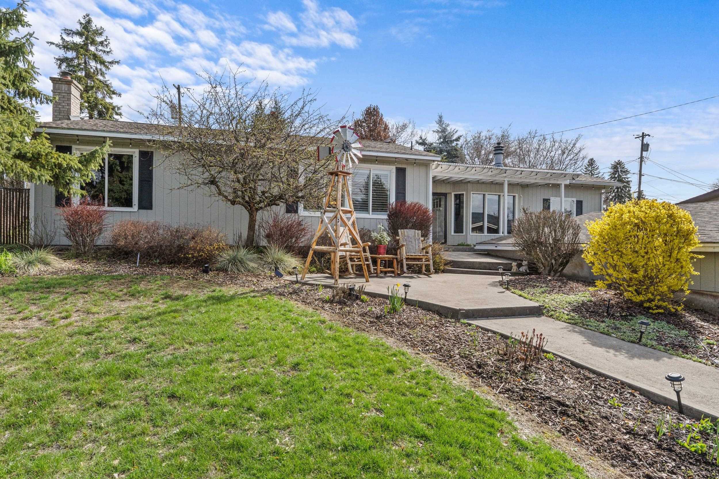102 Crestview Dr - Photo 2