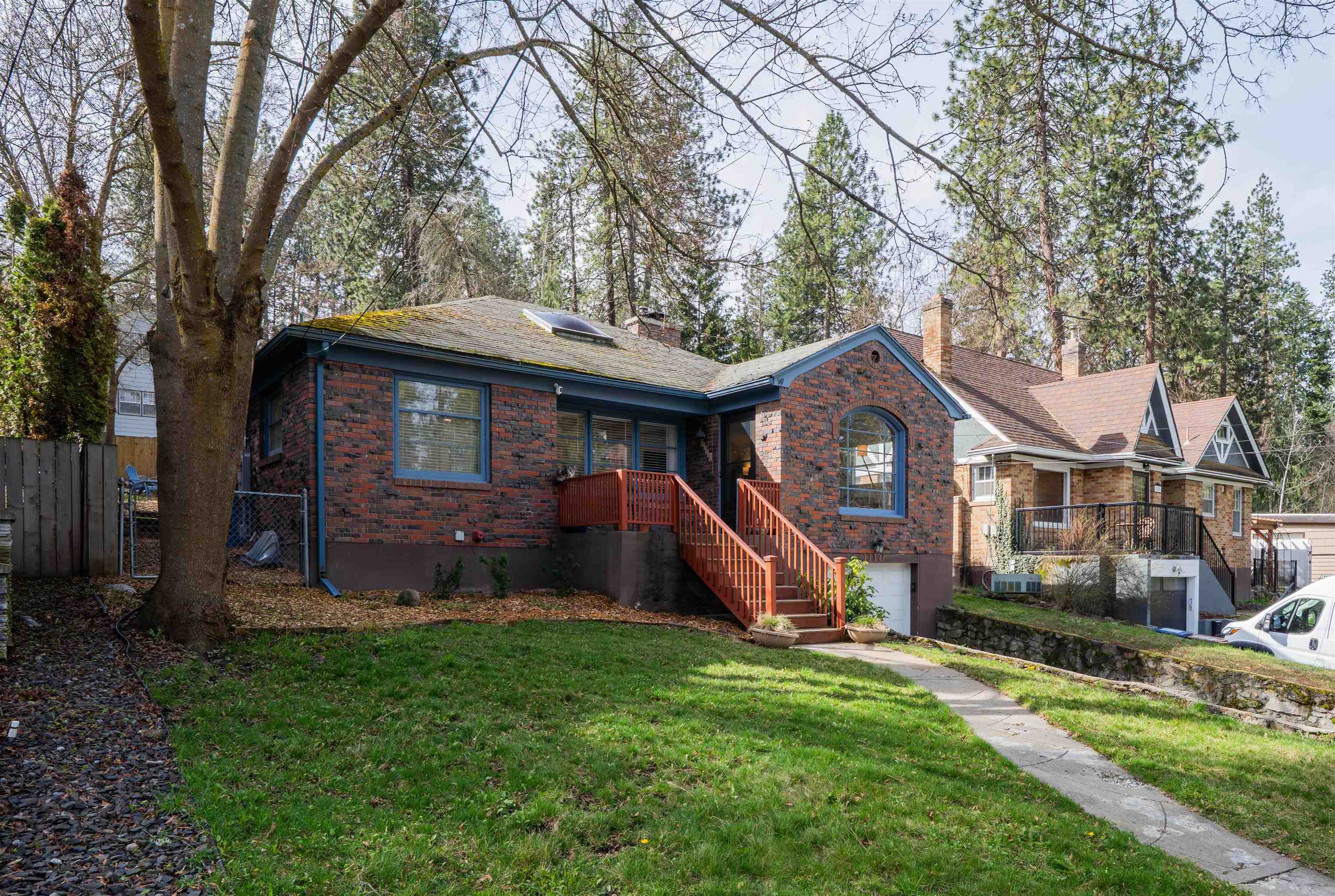 1110 E 19th Ave - Photo 2