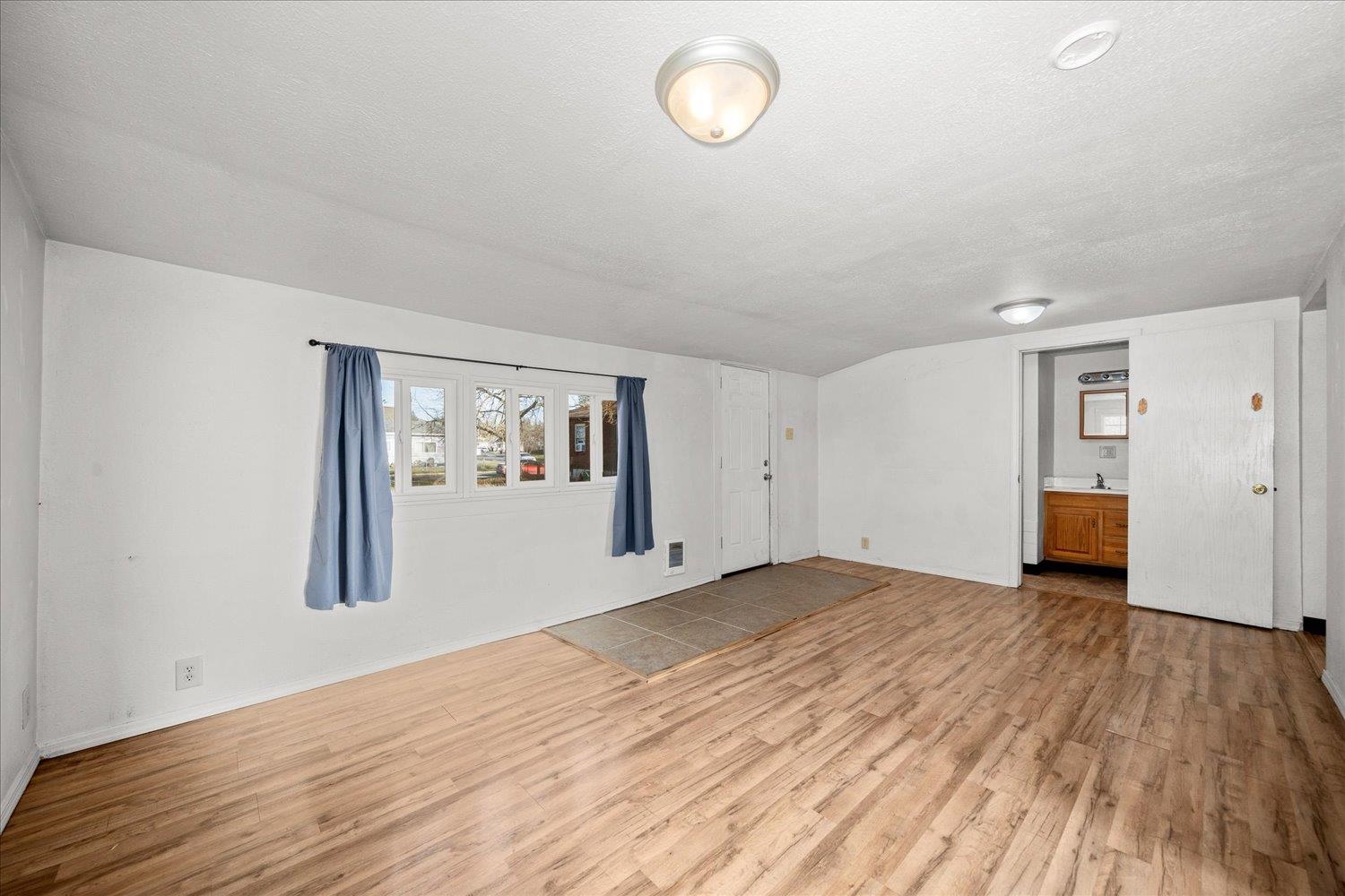 1507 W Chelan Ave - Photo 4