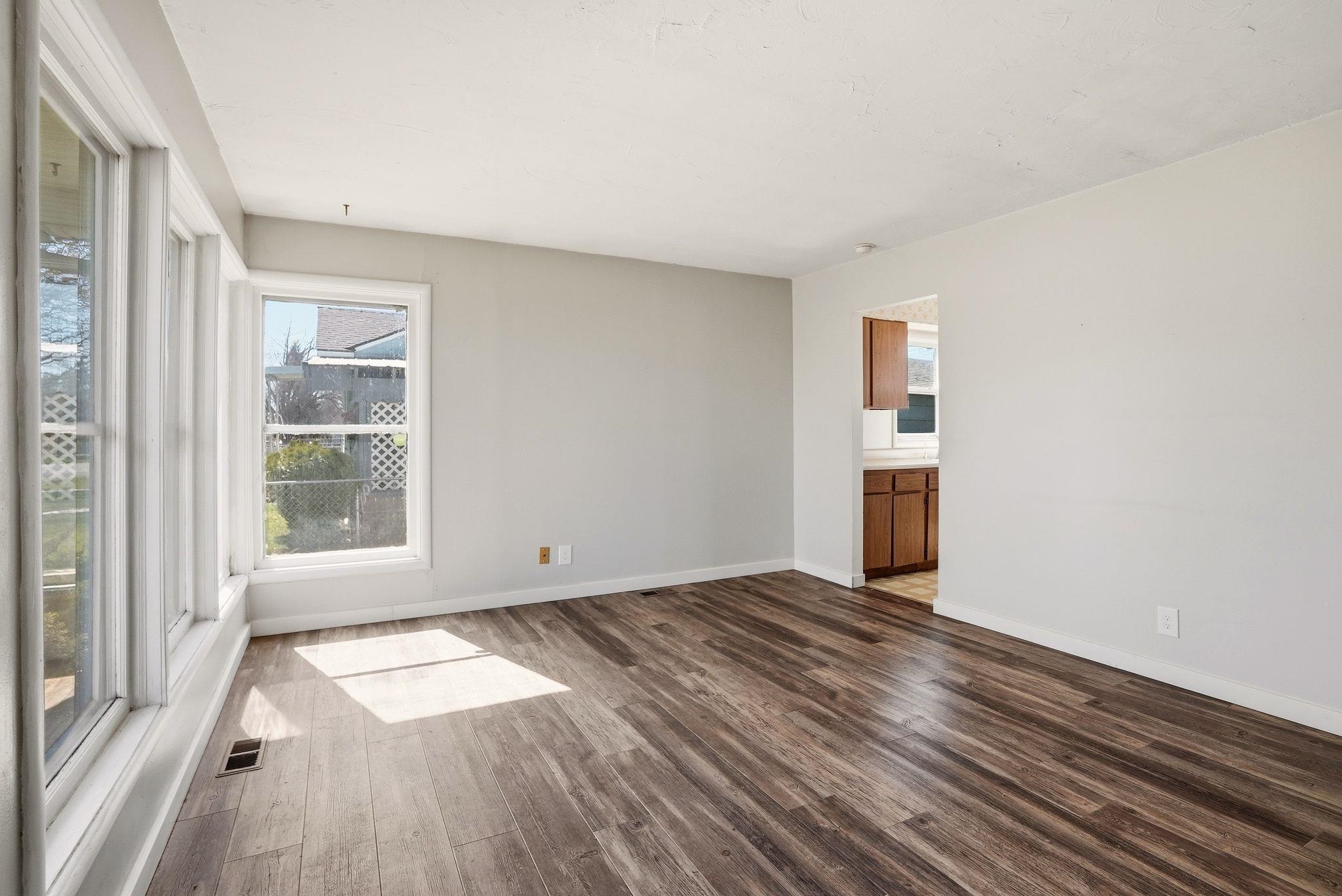 5723 N Cannon St - Photo 4