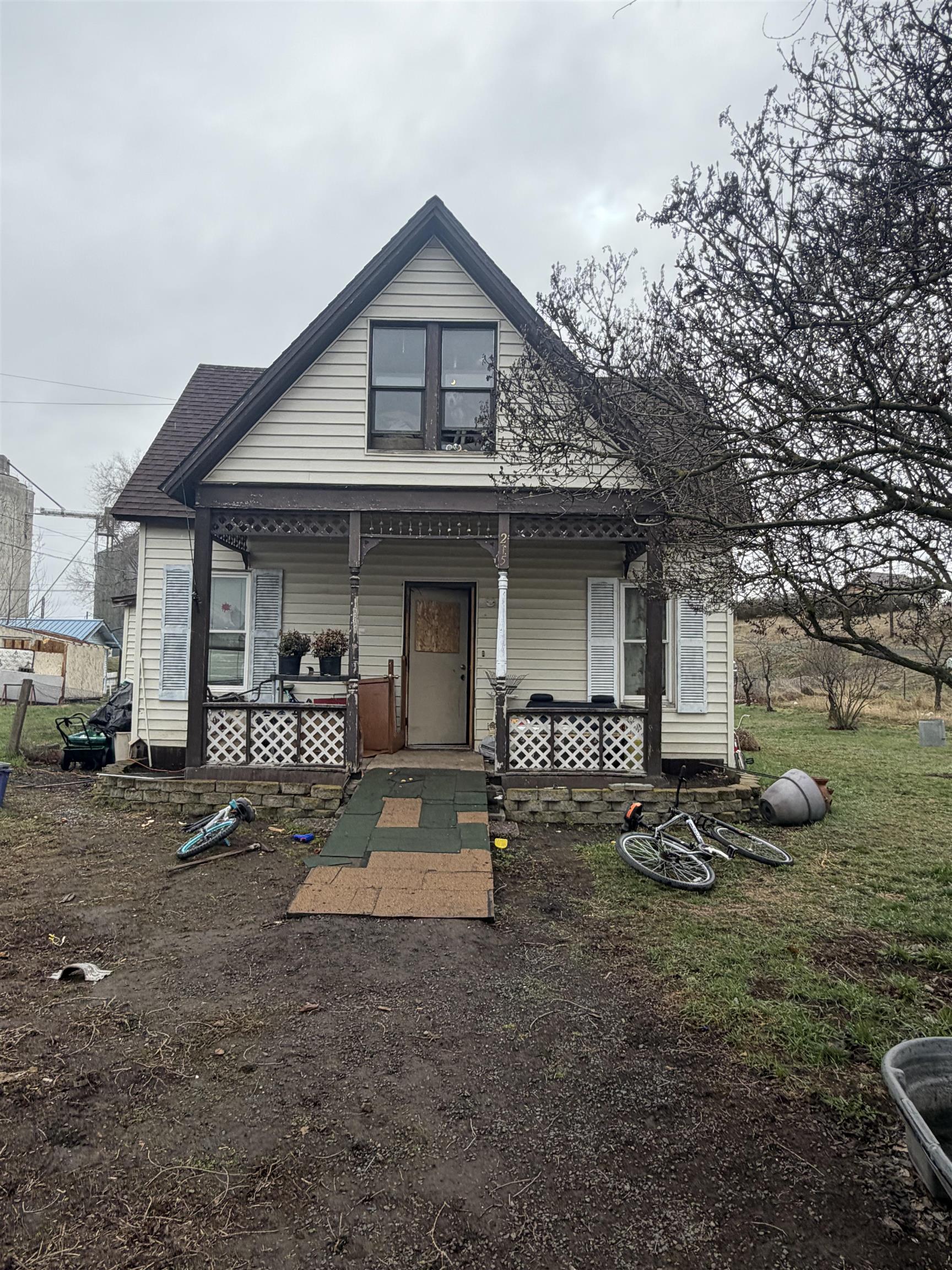 215 SE Milmont St - Photo 1