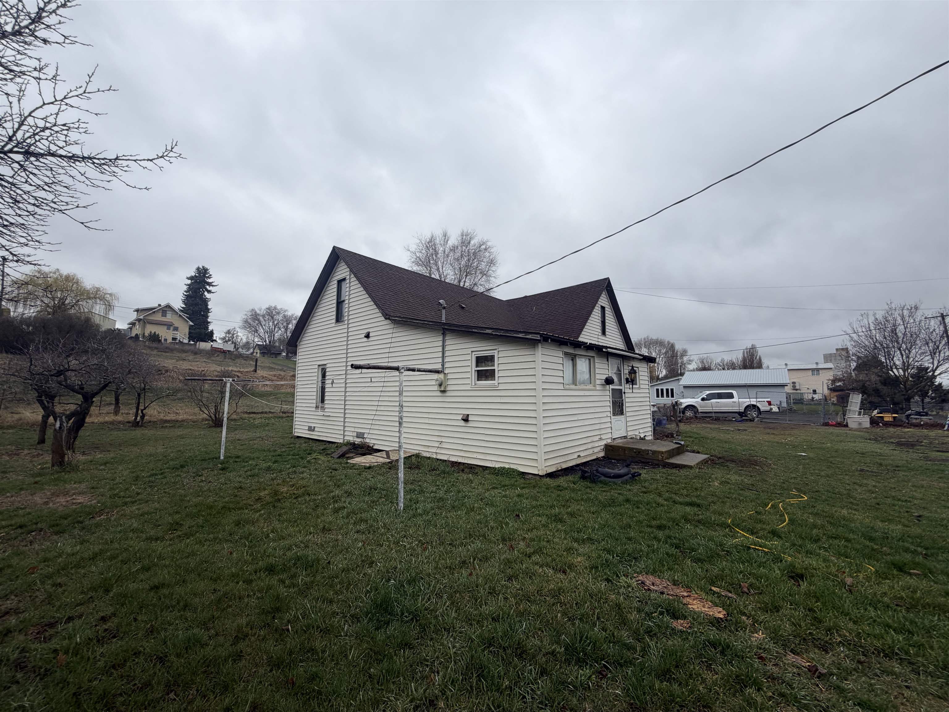 215 SE Milmont St - Photo 2