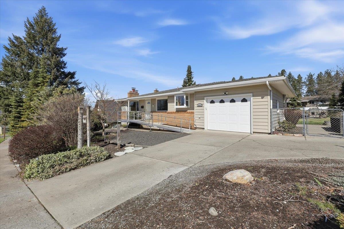 6201 N Winston Dr - Photo 1