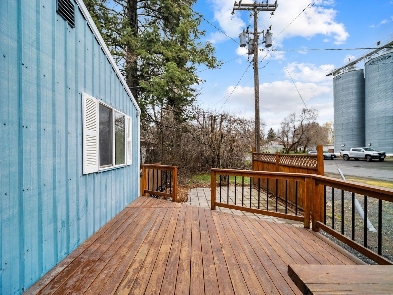 205 E Brewster St - Photo 3