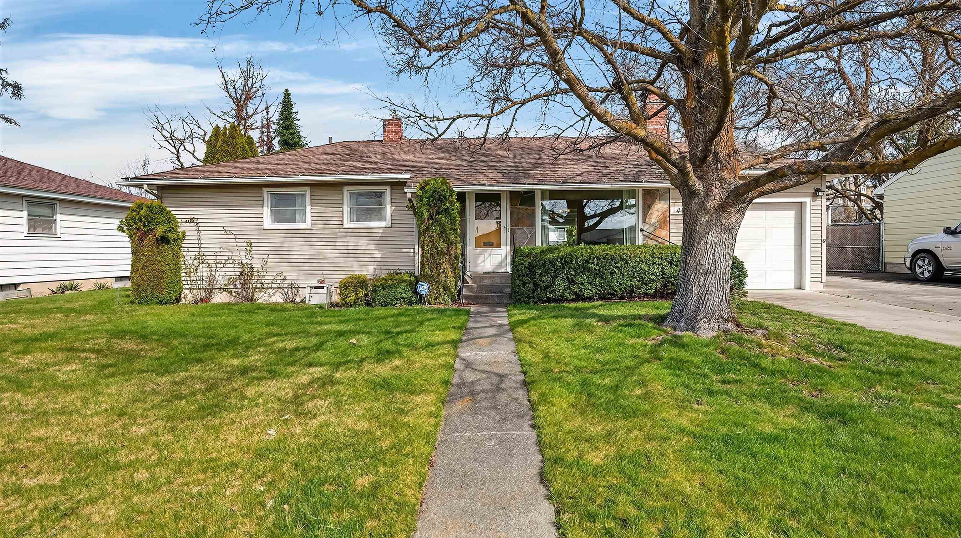 4624 W Northwest Blvd - Photo 1