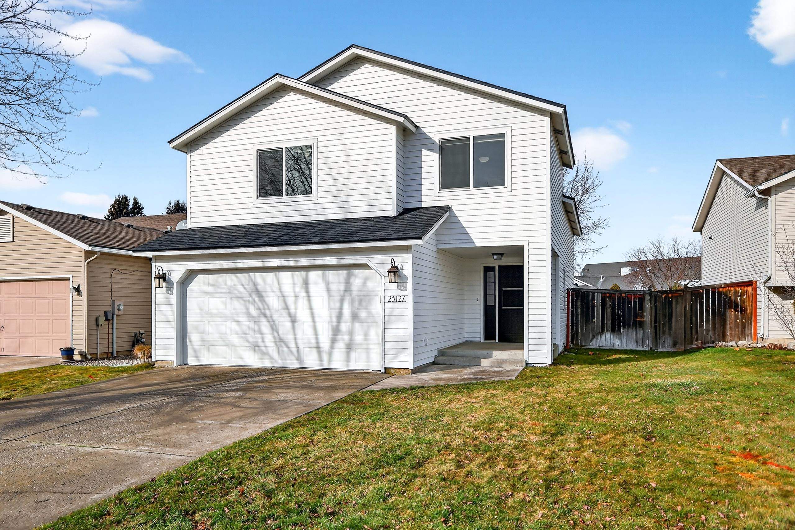 23127 E Maxwell Ave - Photo 1