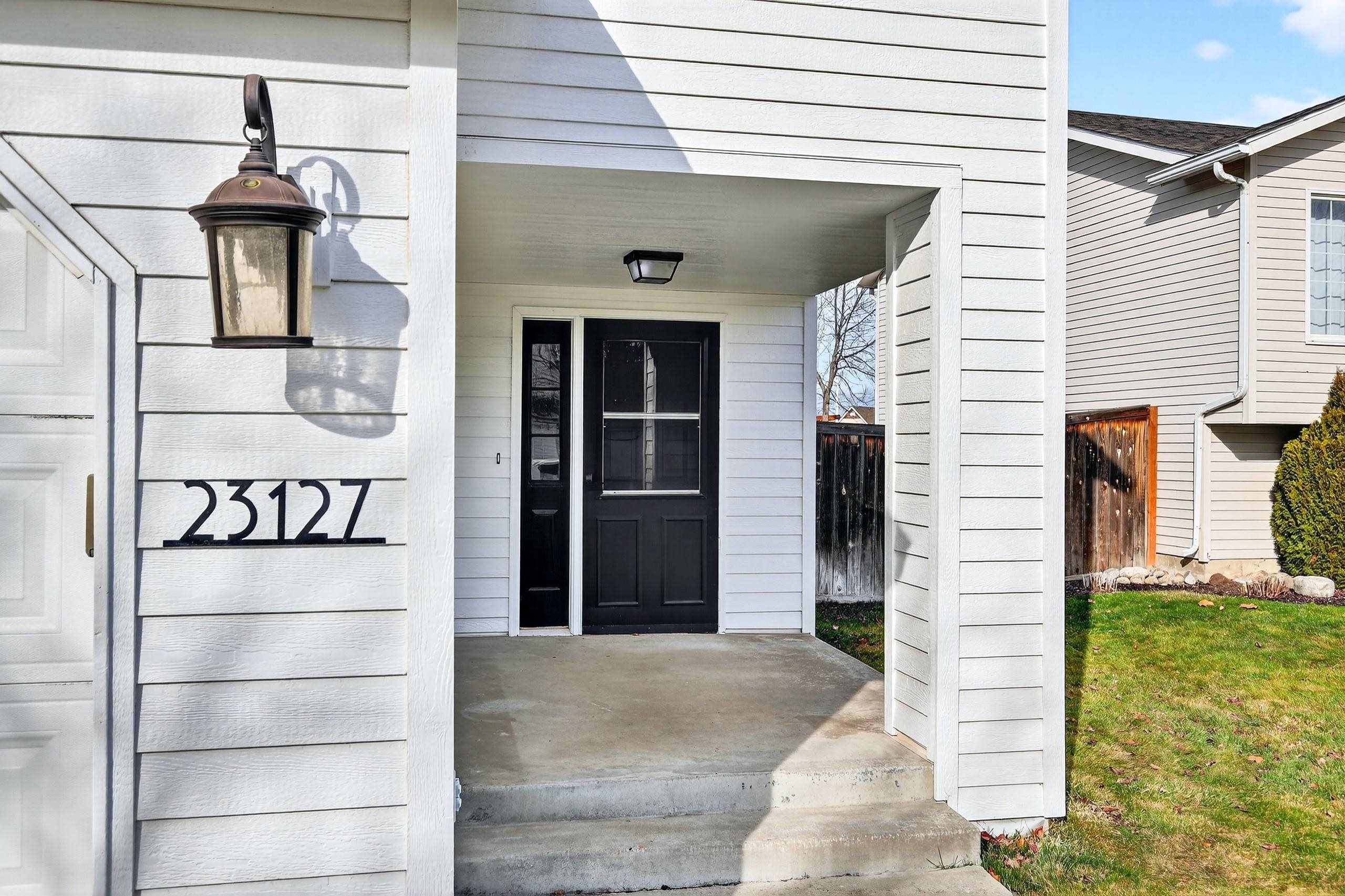 23127 E Maxwell Ave - Photo 2