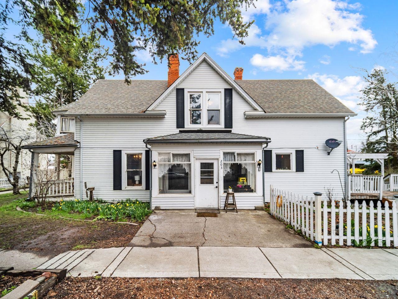 203 E Brewster St - Photo 3