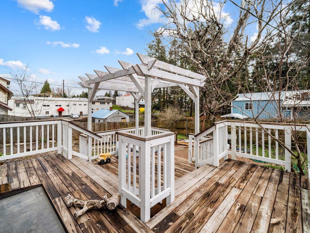 203 E Brewster St - Photo 40