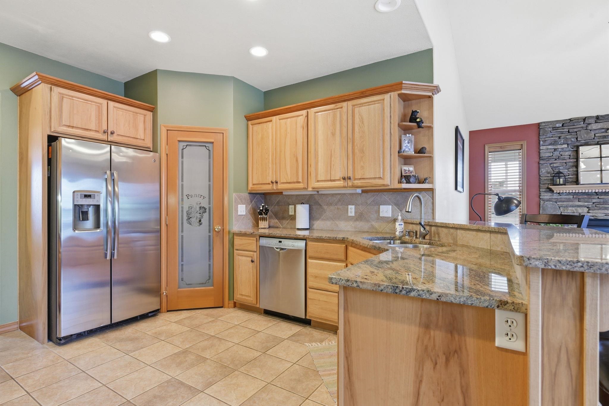 1314 W Chaucer Ave - Photo 2